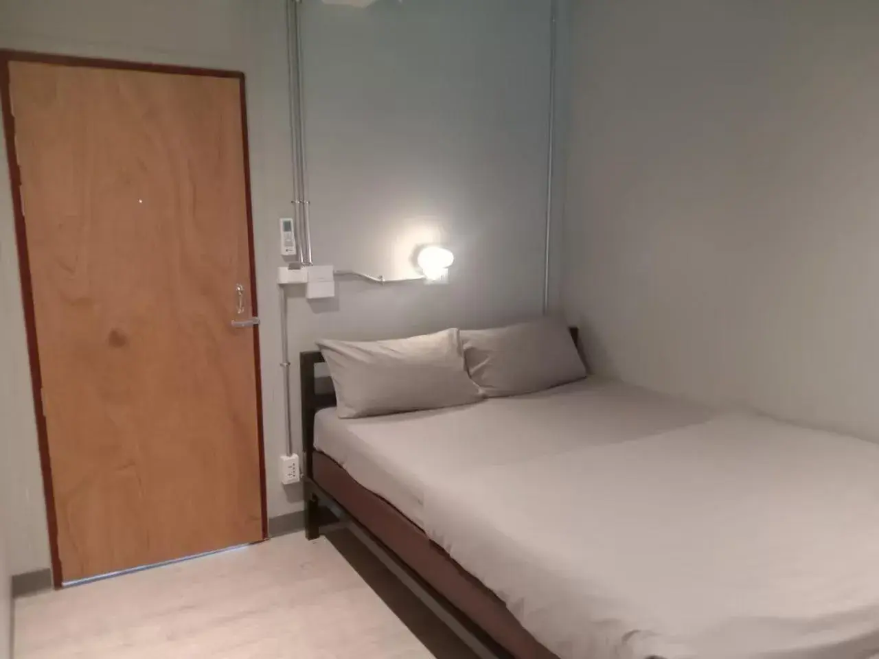 Double Room with Shared Bathroom in BED STATION Hostel Khaosan Double Room with Shared Bathroom in BED STATION Hostel Khaosan