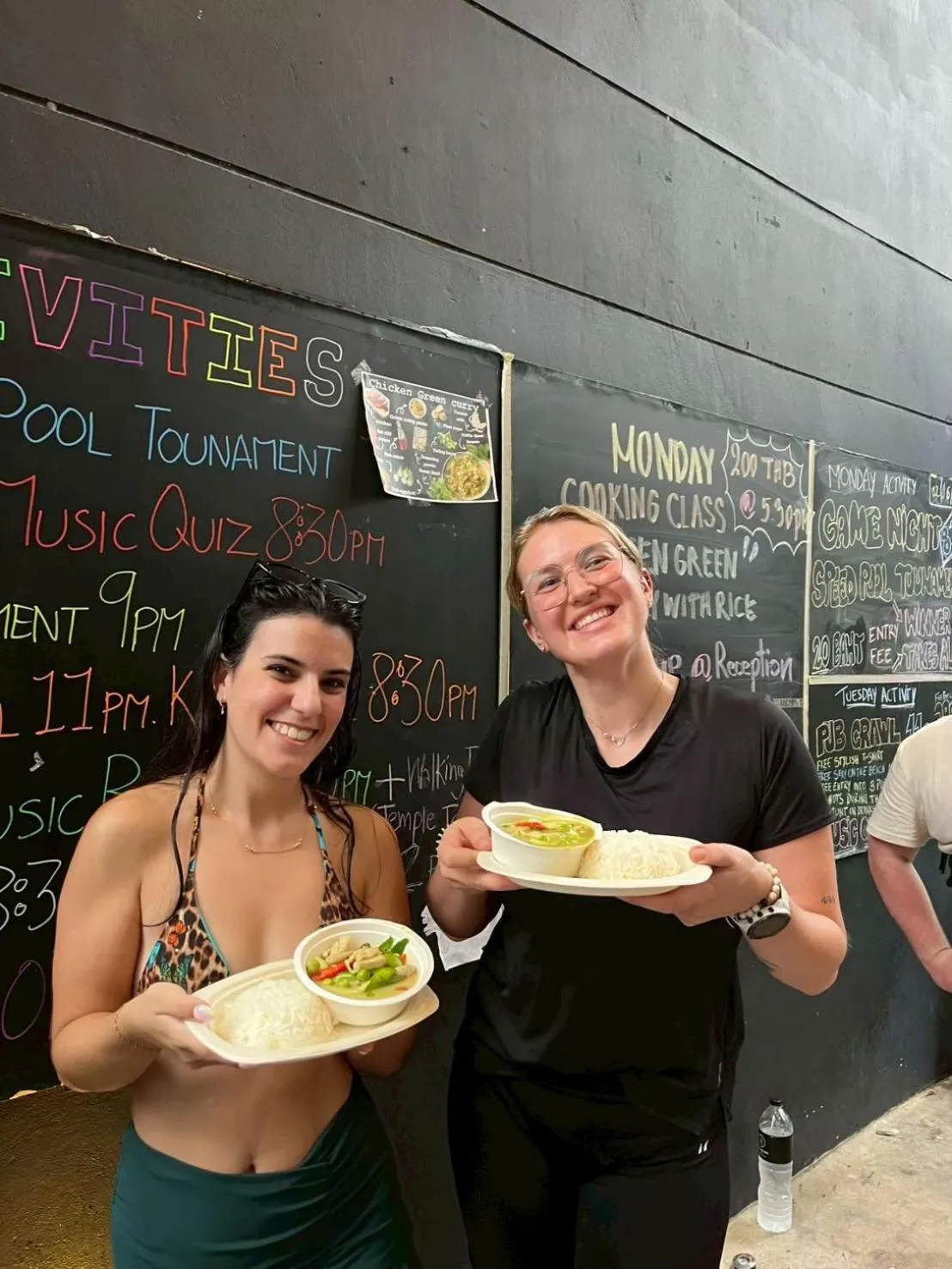 Restaurant/places to eat in BED STATION Hostel Khaosan