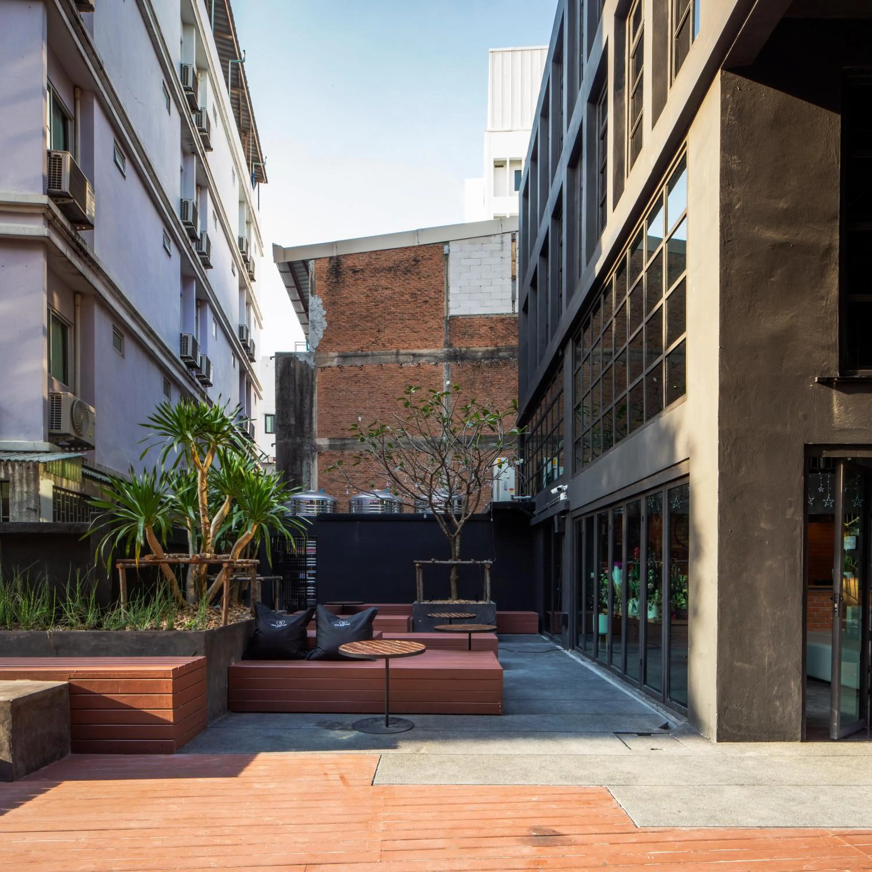 Garden in BED STATION Hostel Khaosan