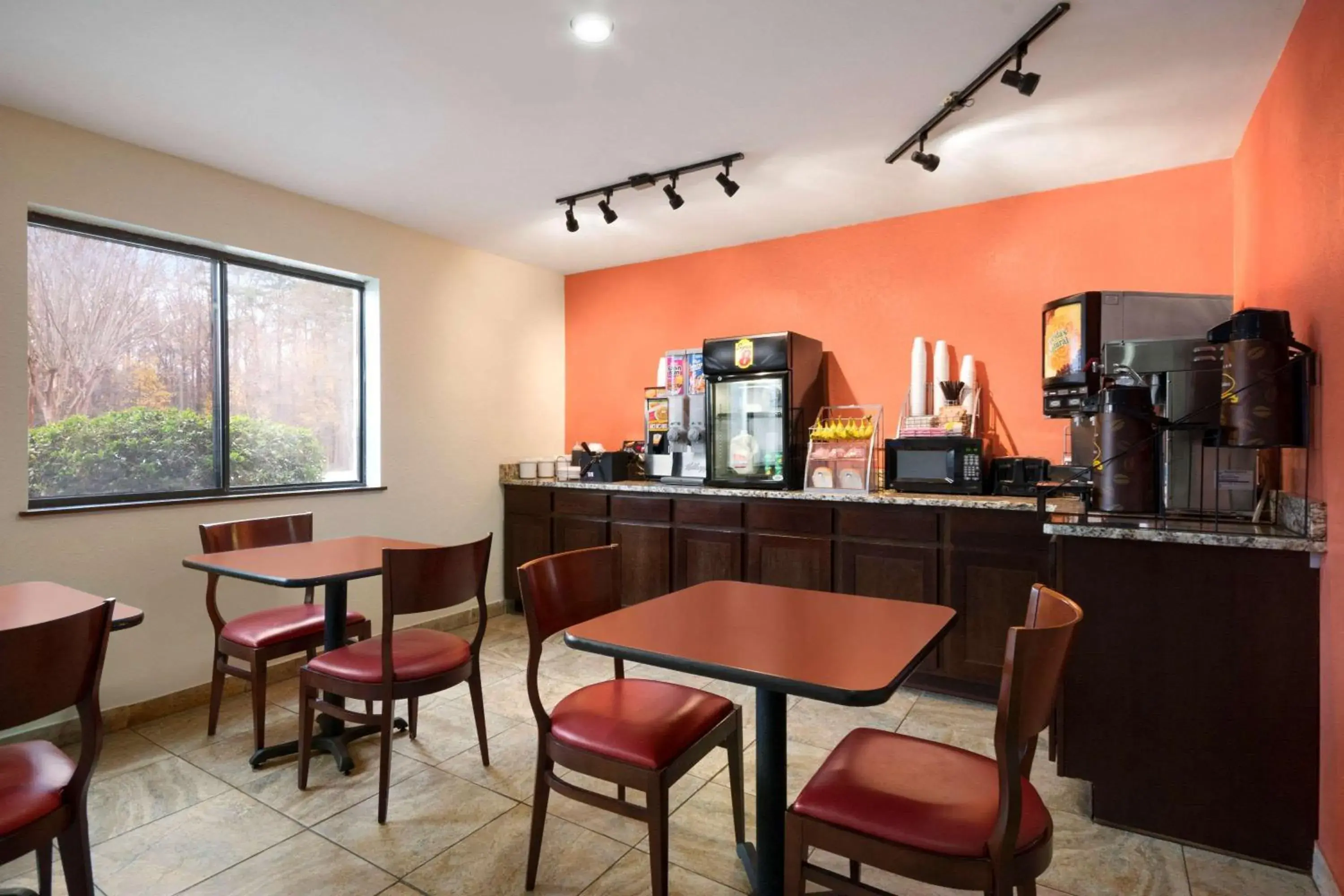 Restaurant/places to eat in Super 8 by Wyndham Charlotte University Restaurant/places to eat in Super 8 by Wyndham Charlotte University