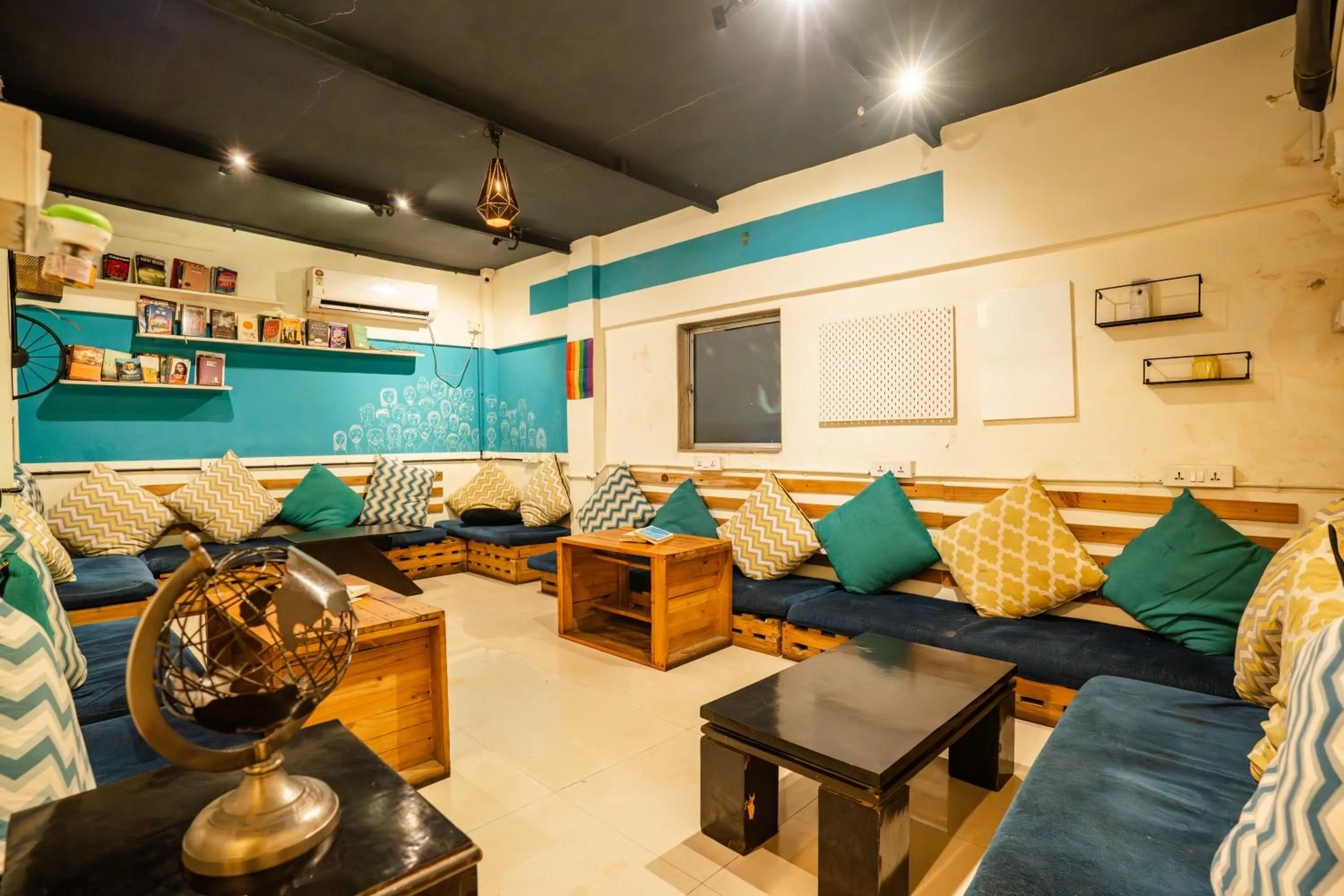 Locomo Hostel OG - Stay Work Eat