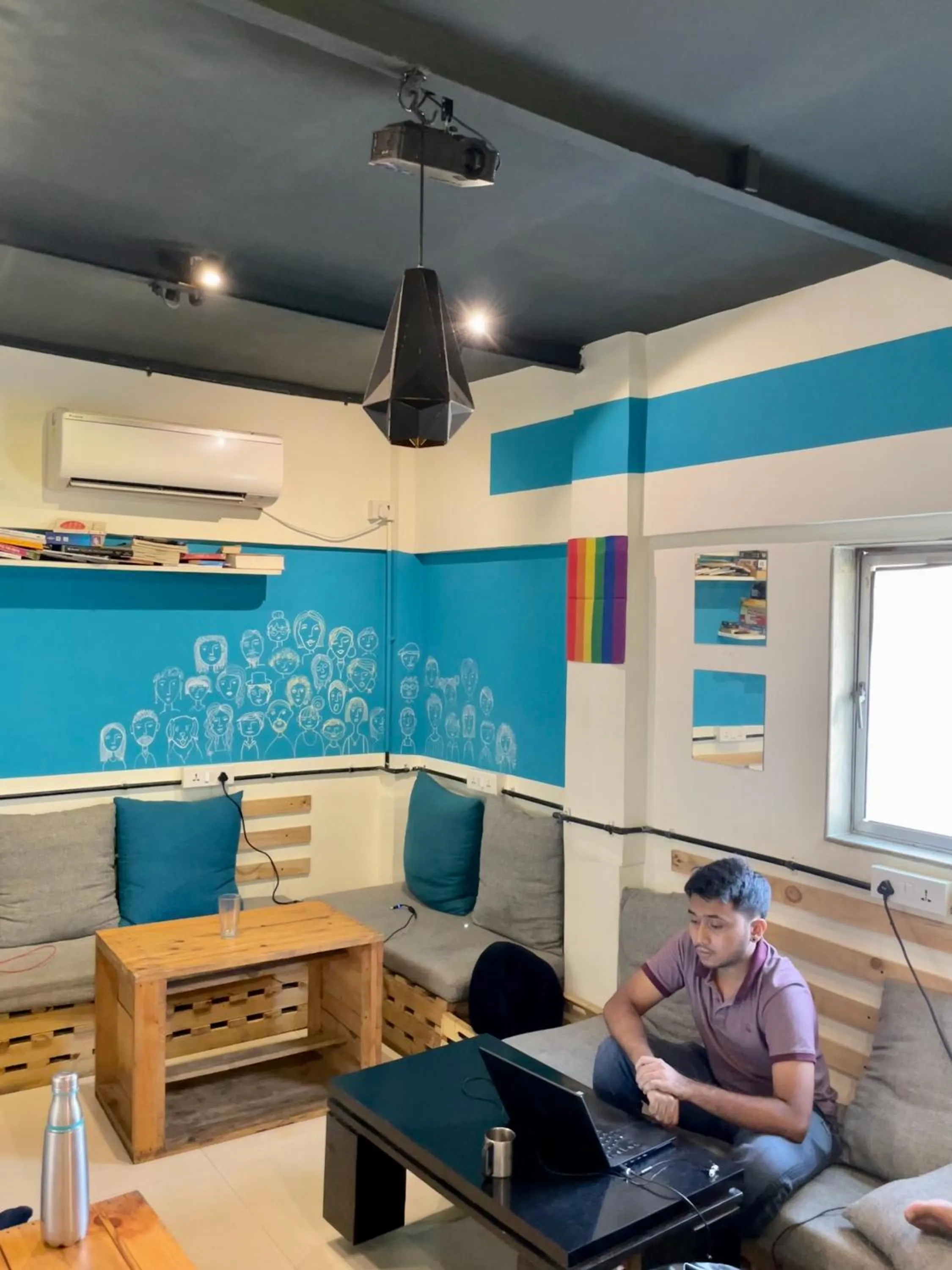 Living room in Locomo Hostel OG - Stay Work Eat