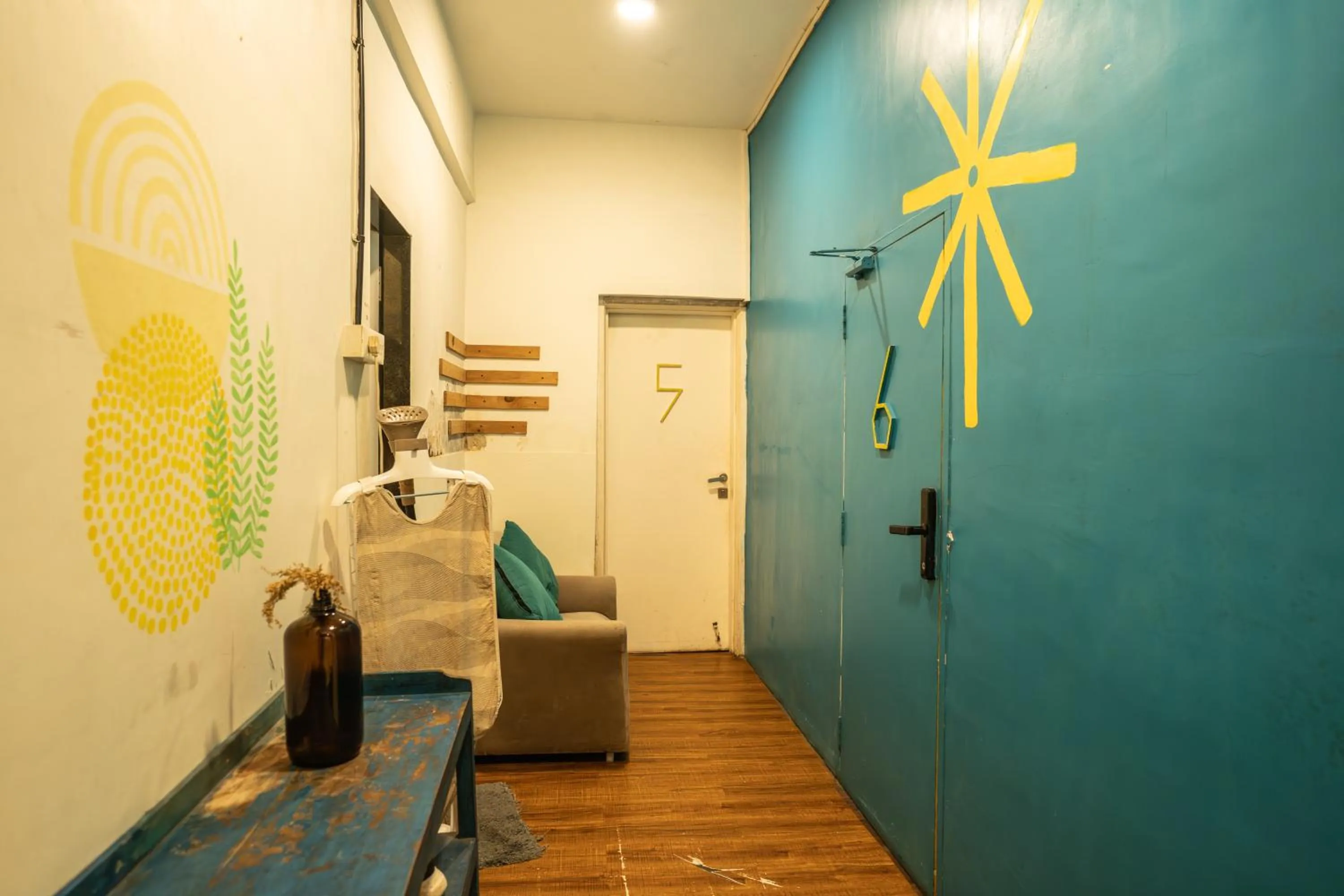 Locomo Hostel OG - Stay Work Eat