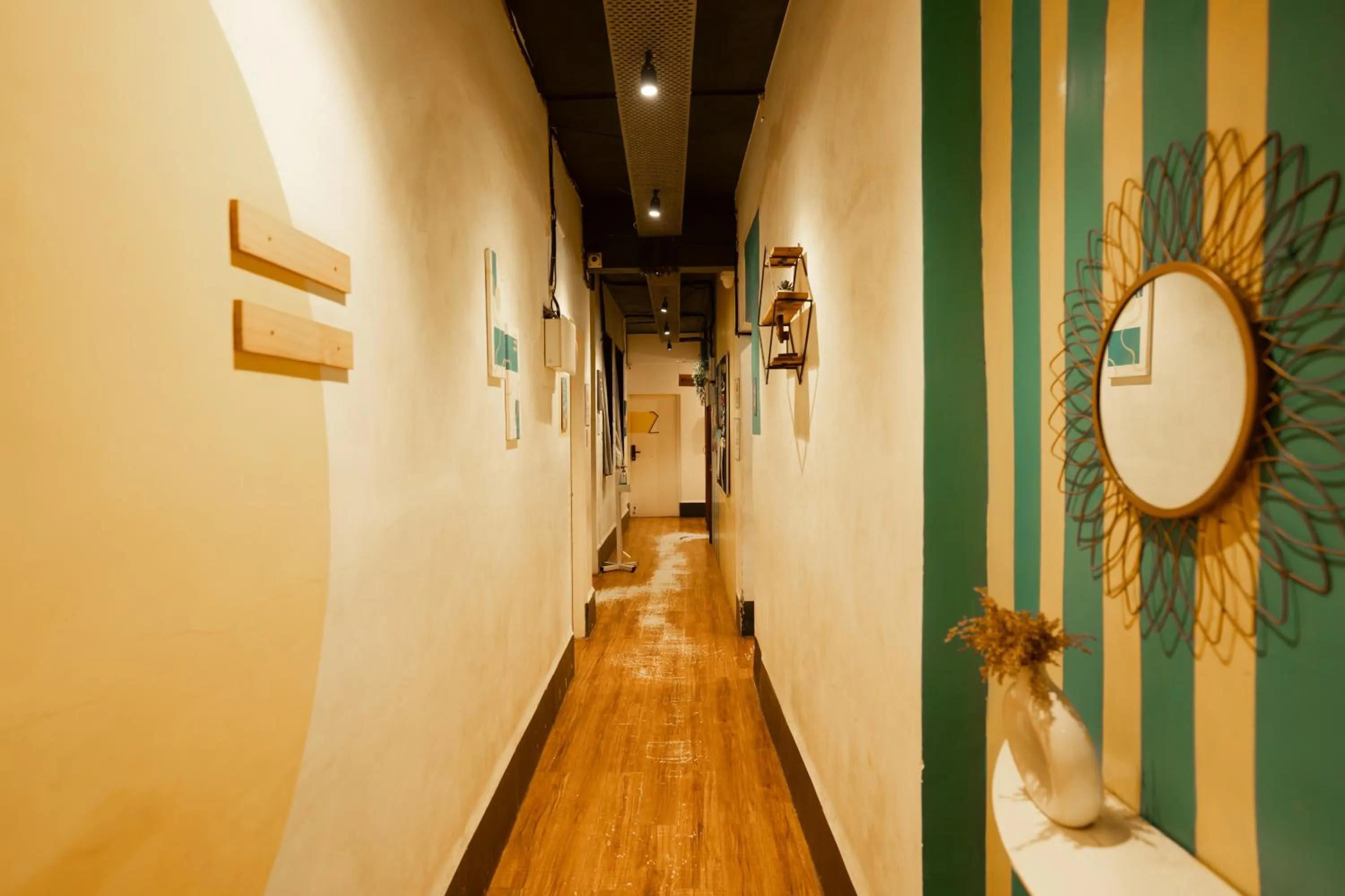 Locomo Hostel OG - Stay Work Eat