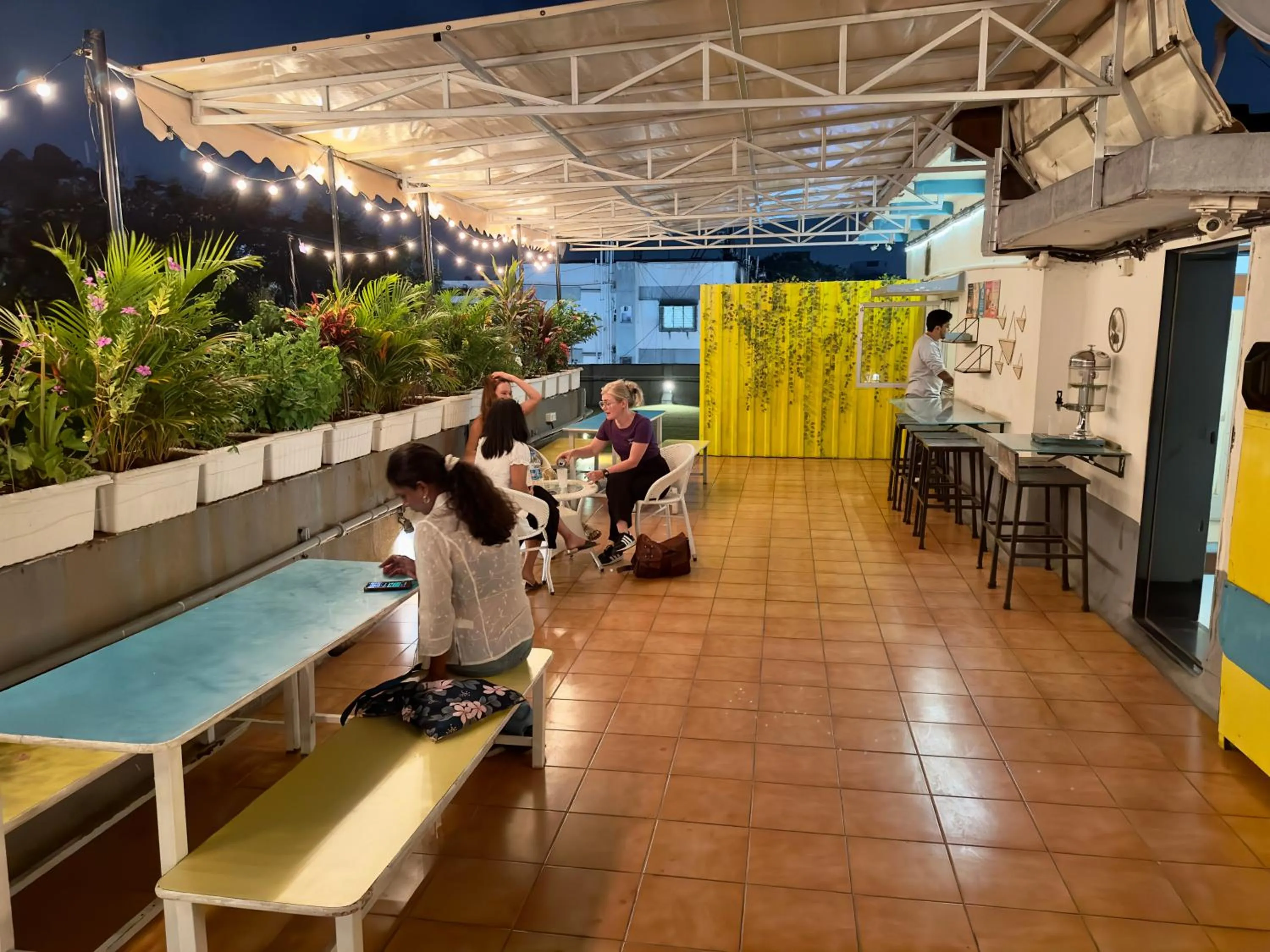 Restaurant/places to eat in Locomo Hostel OG - Stay Work Eat