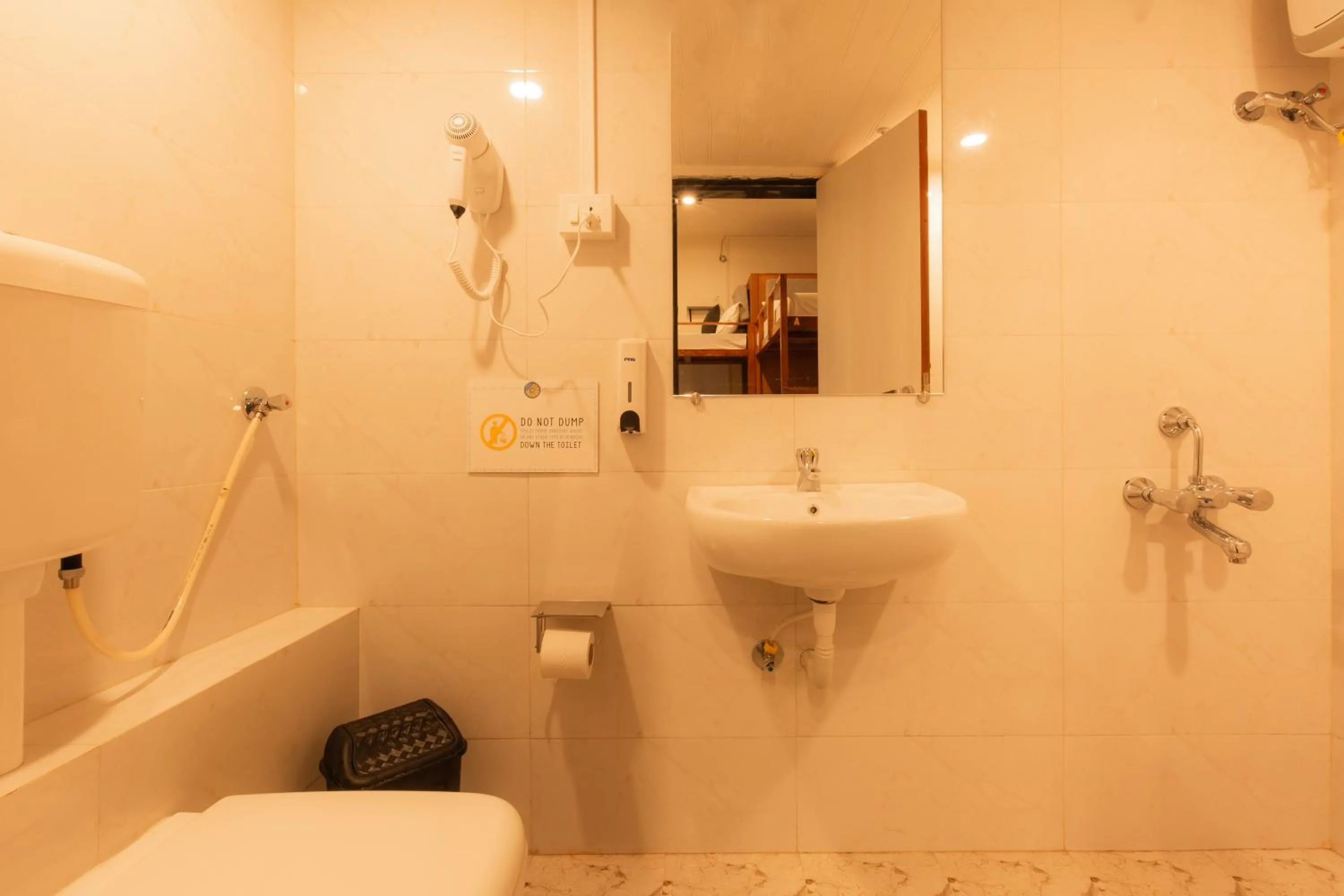 Toilet in Locomo Hostel OG - Stay Work Eat