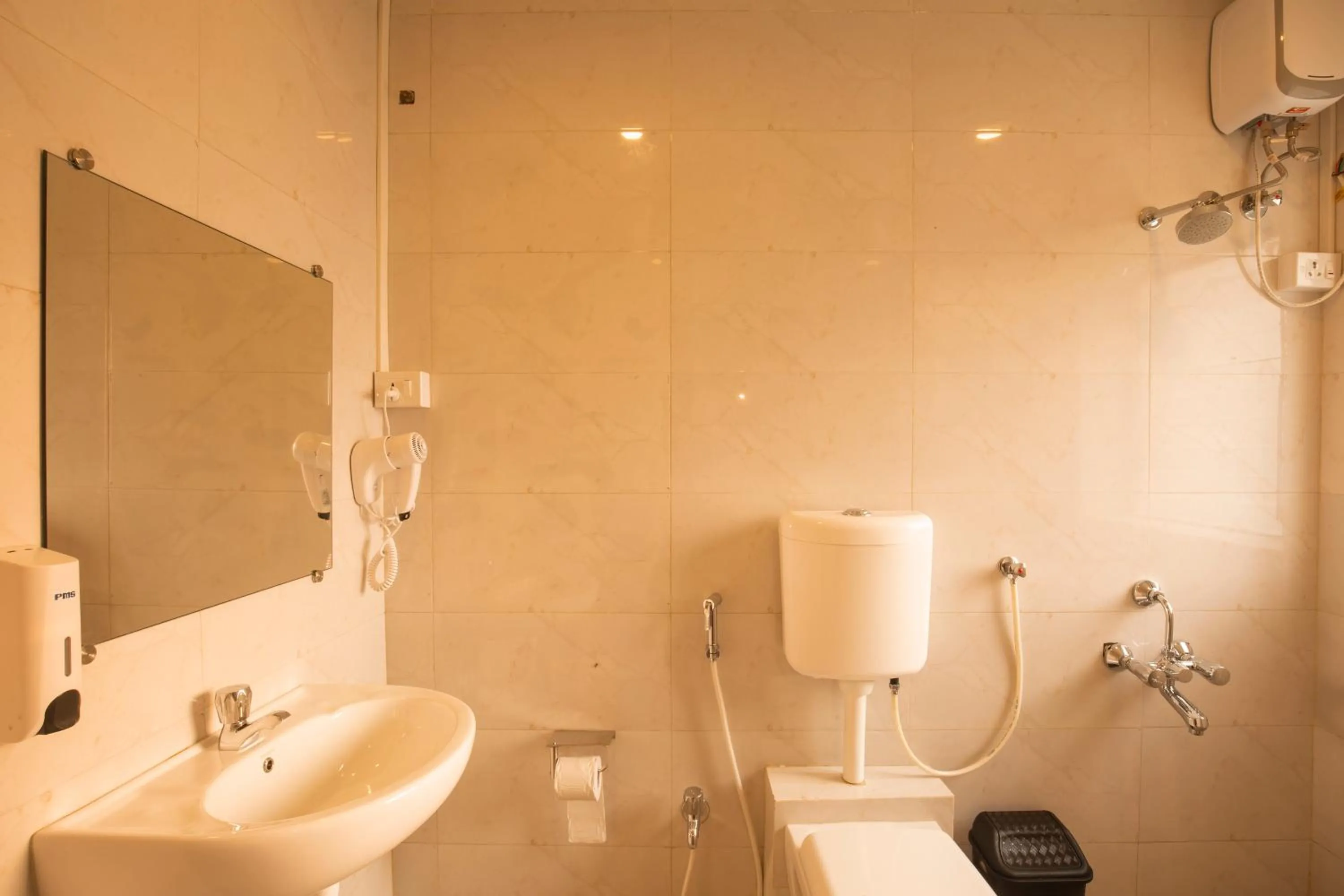 Bathroom in Locomo Hostel OG - Stay Work Eat