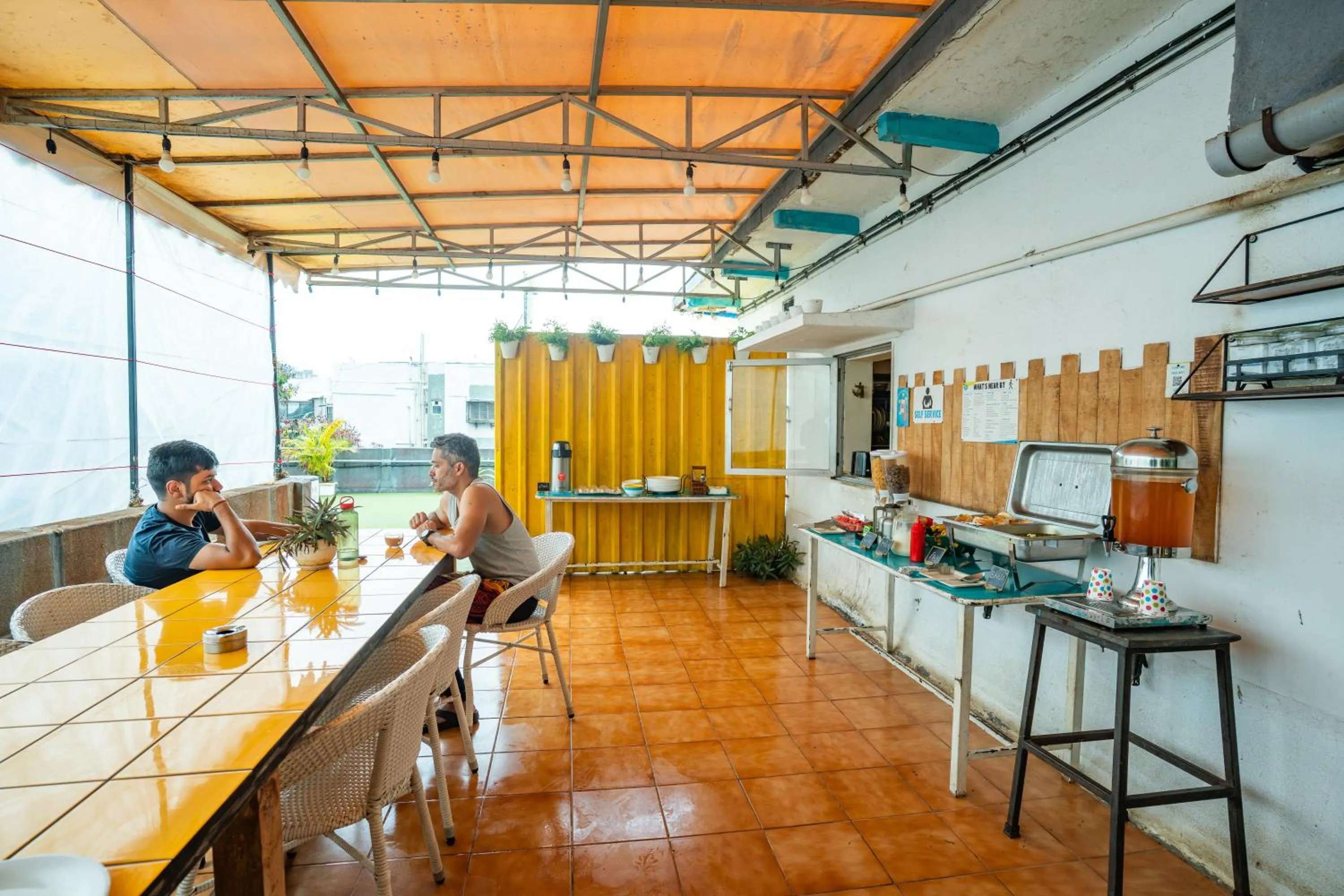 Locomo Hostel OG - Stay Work Eat