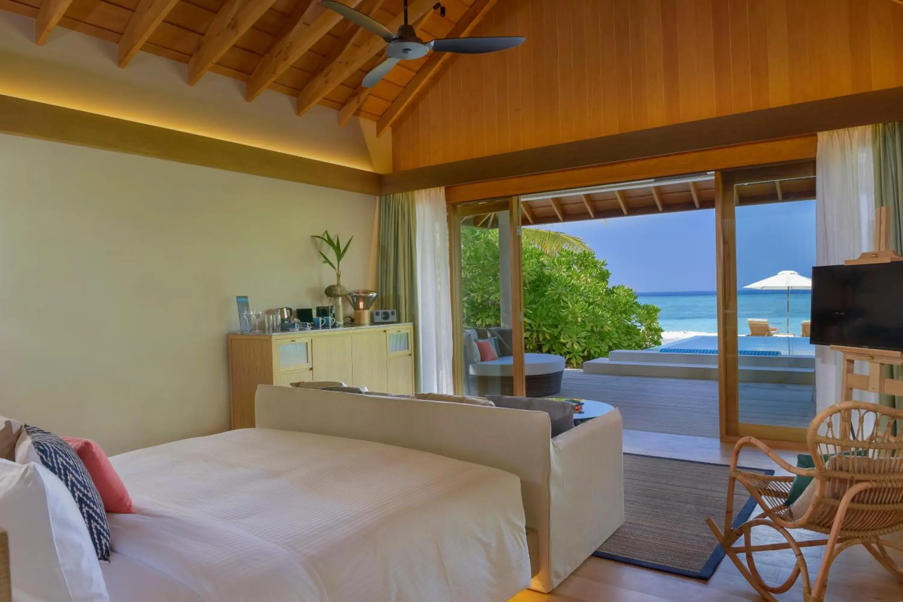 Bed in Emerald Faarufushi Resort & Spa - Deluxe All Inclusive Bed in Emerald Faarufushi Resort & Spa - Deluxe All Inclusive