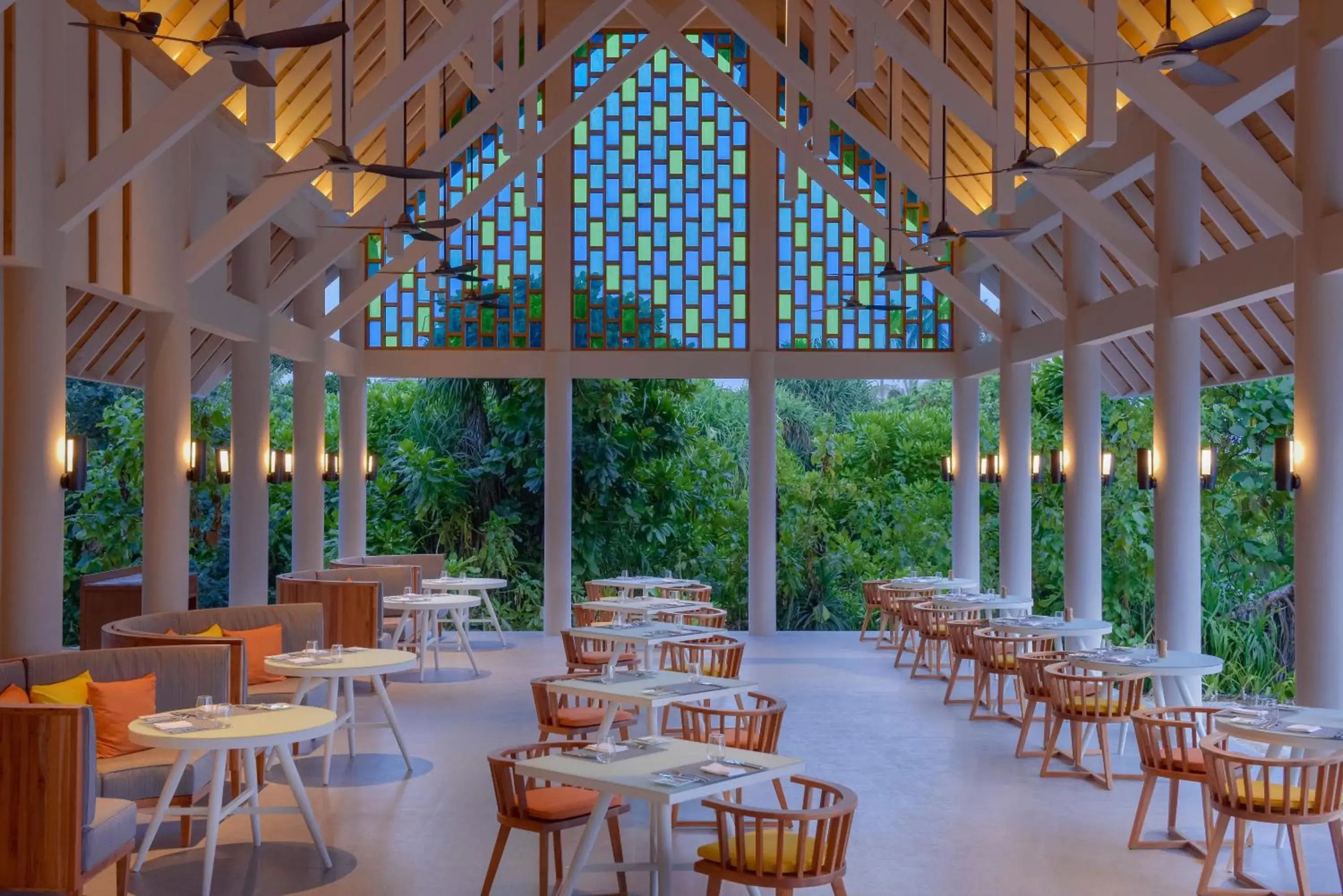 Restaurant/places to eat in Emerald Faarufushi Resort & Spa - Deluxe All Inclusive Restaurant/places to eat in Emerald Faarufushi Resort & Spa - Deluxe All Inclusive