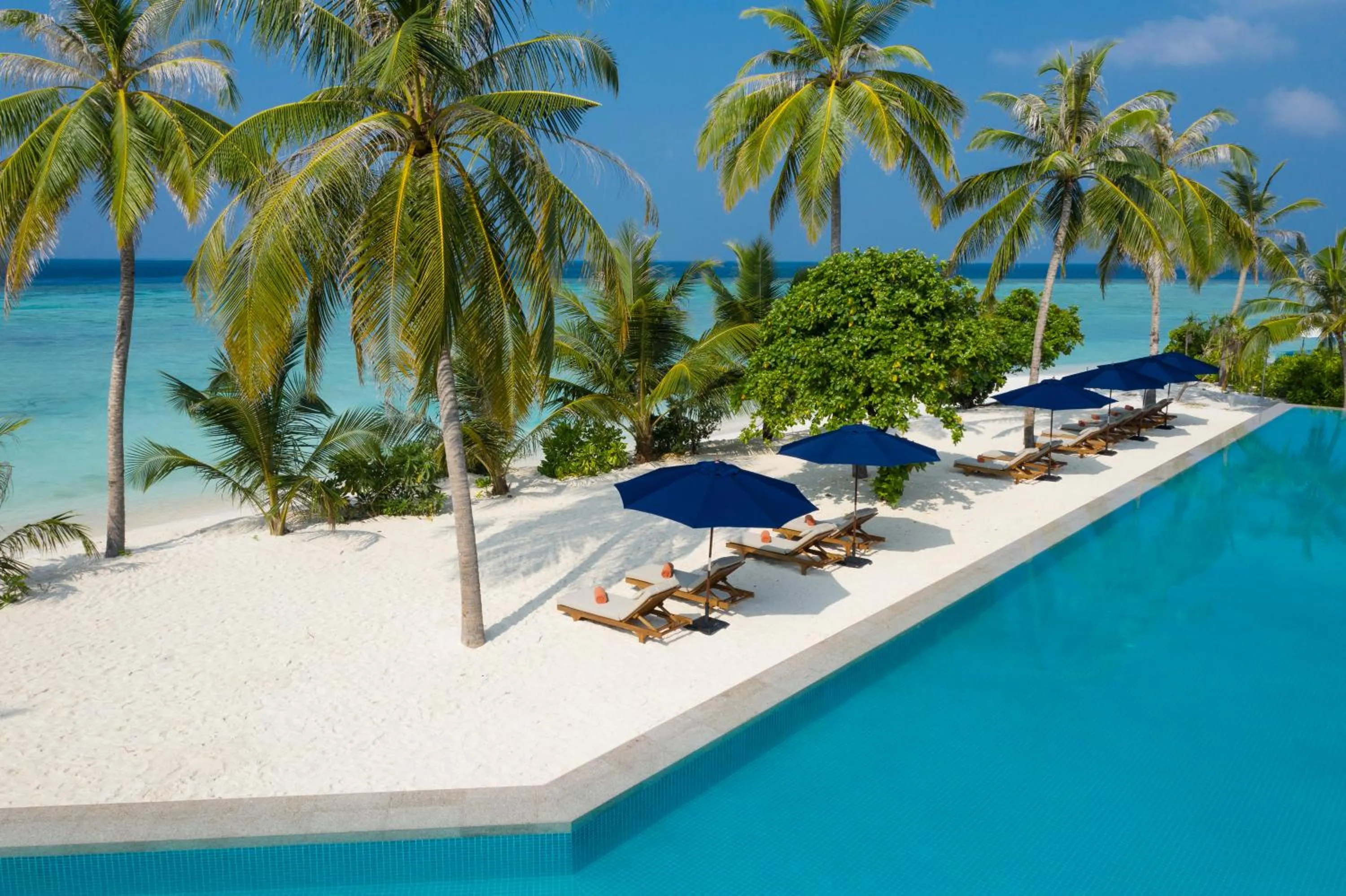 Day in Emerald Faarufushi Resort & Spa - Deluxe All Inclusive