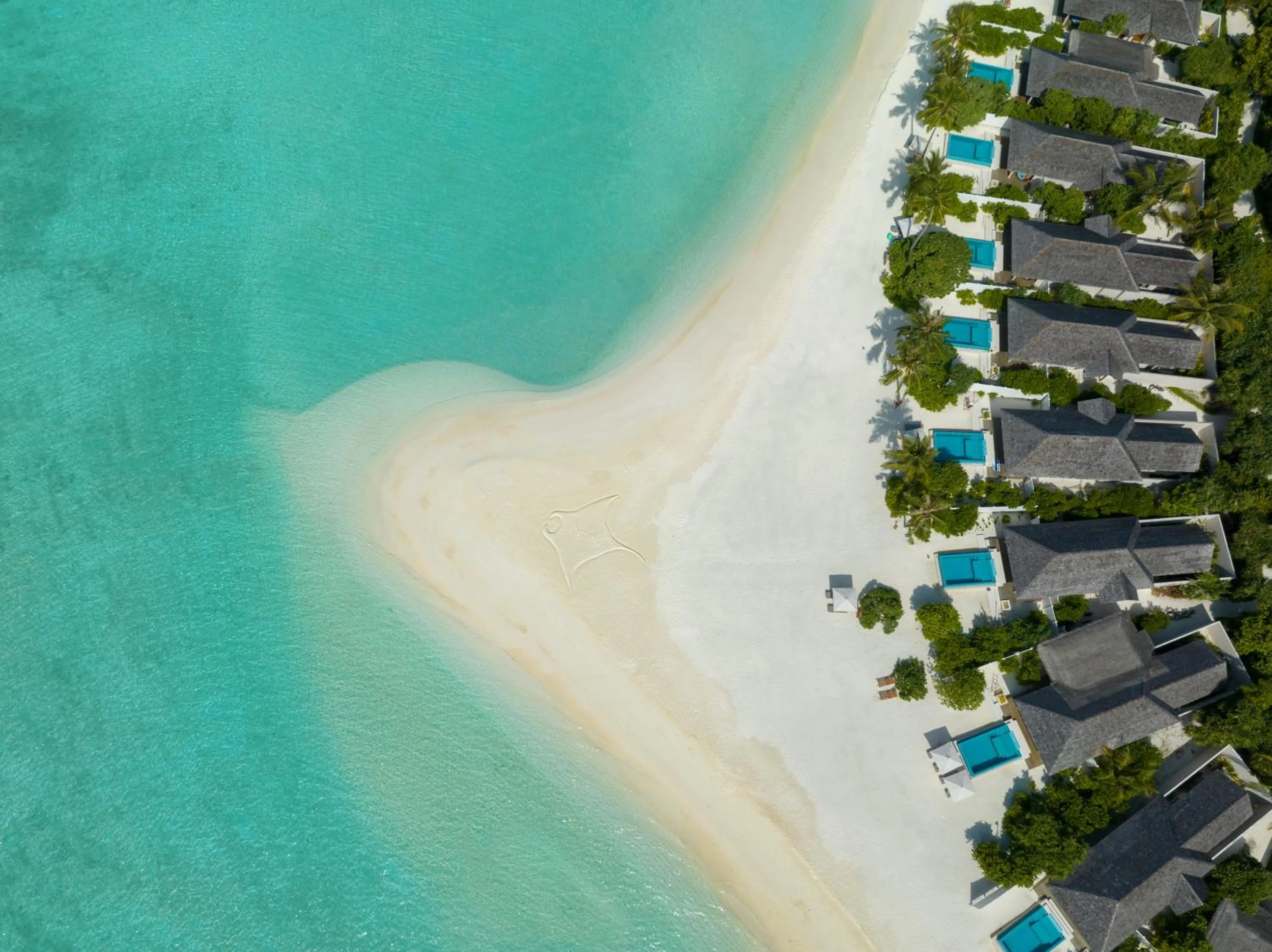 Day in Emerald Faarufushi Resort & Spa - Deluxe All Inclusive
