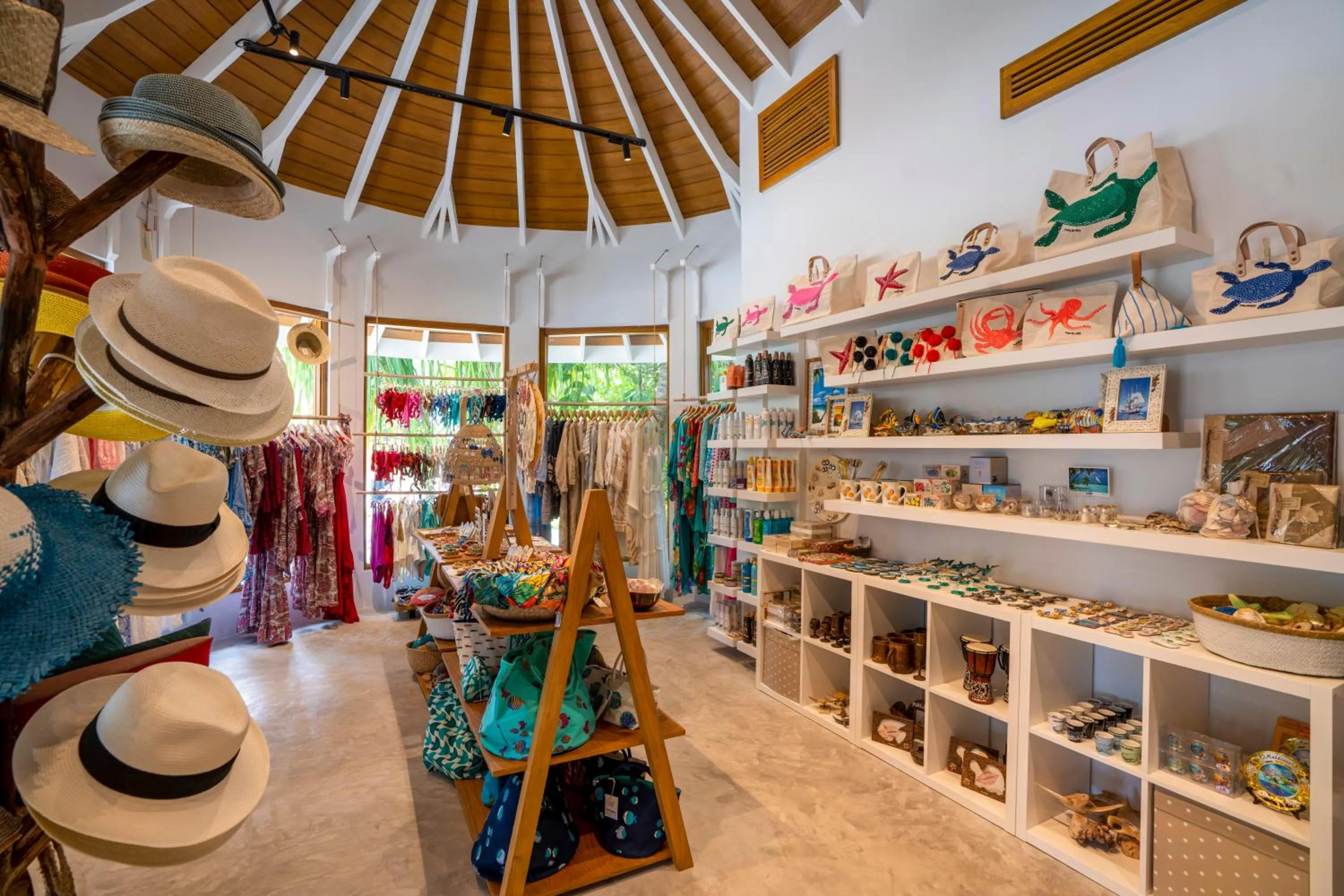 Shopping Area in Emerald Faarufushi Resort & Spa - Deluxe All Inclusive