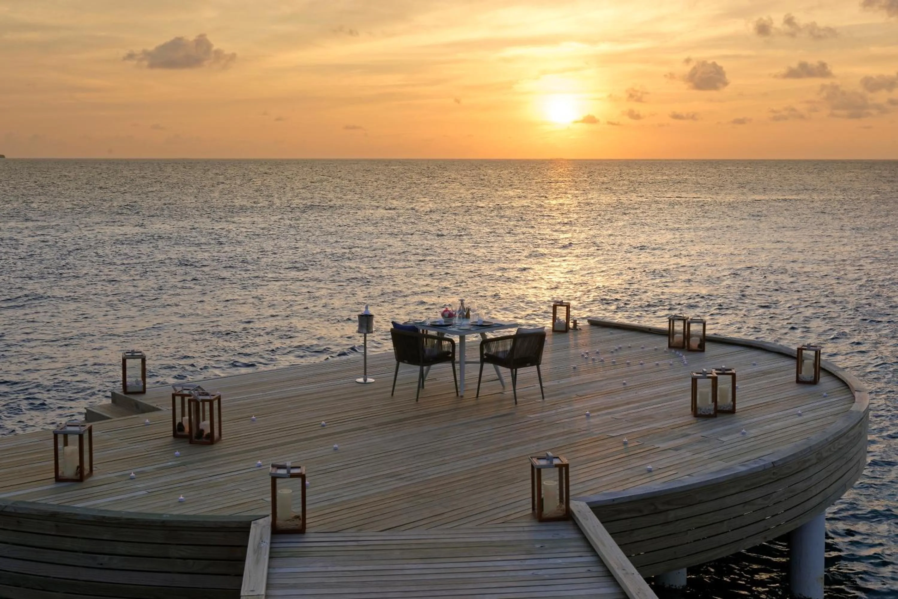 Food and drinks in Emerald Faarufushi Resort & Spa - Deluxe All Inclusive