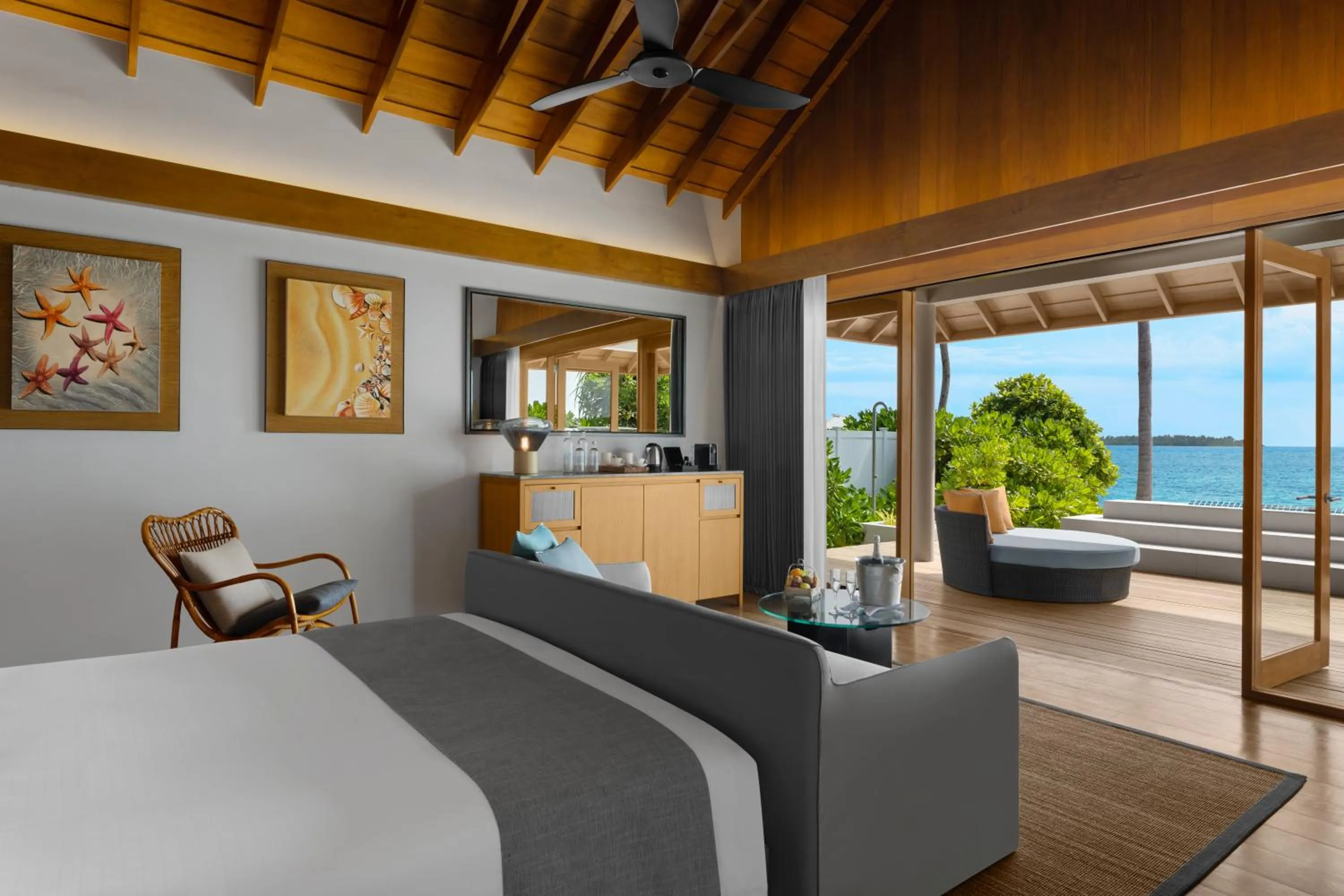 Bed in Emerald Faarufushi Resort & Spa - Deluxe All Inclusive