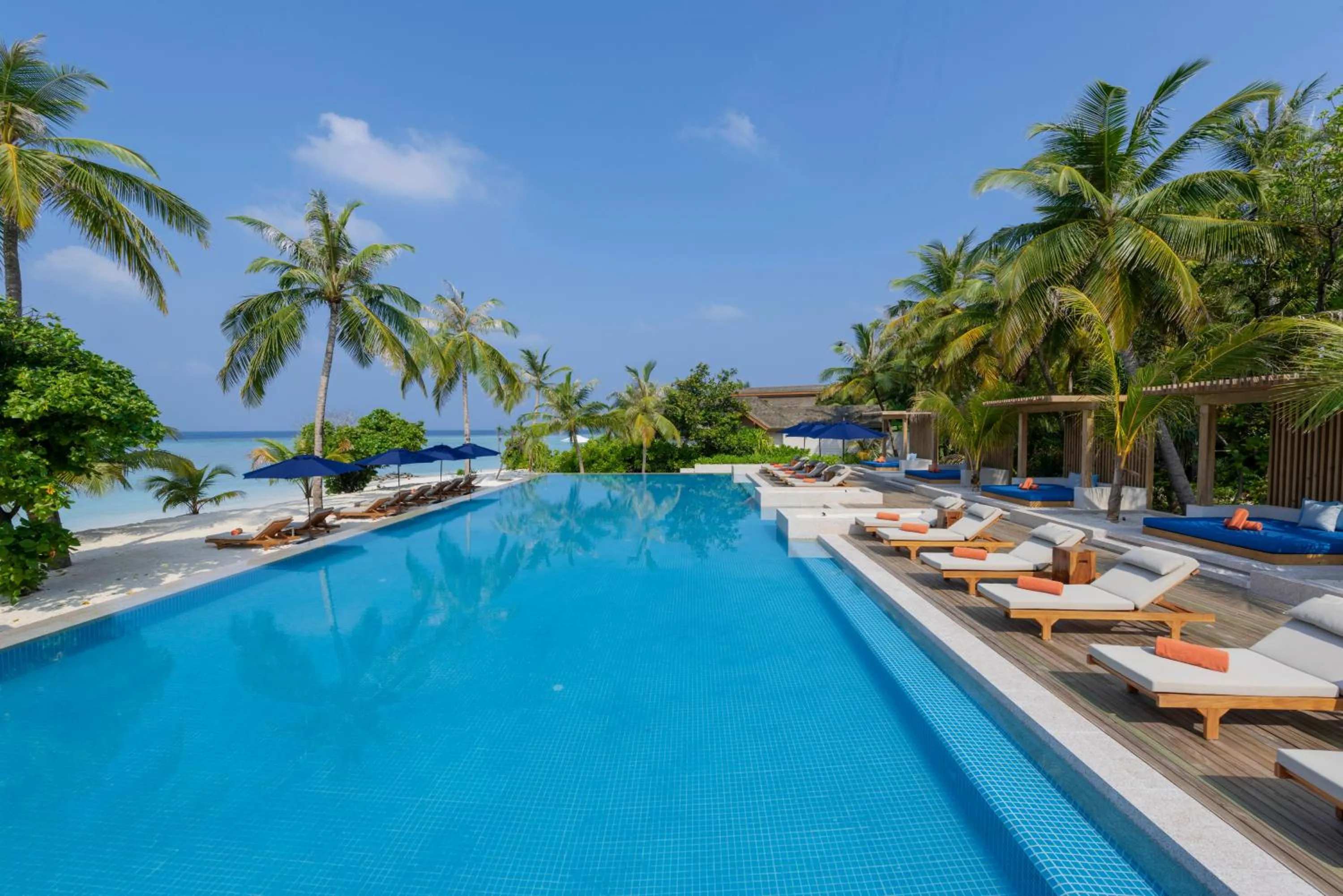 Day in Emerald Faarufushi Resort & Spa - Deluxe All Inclusive