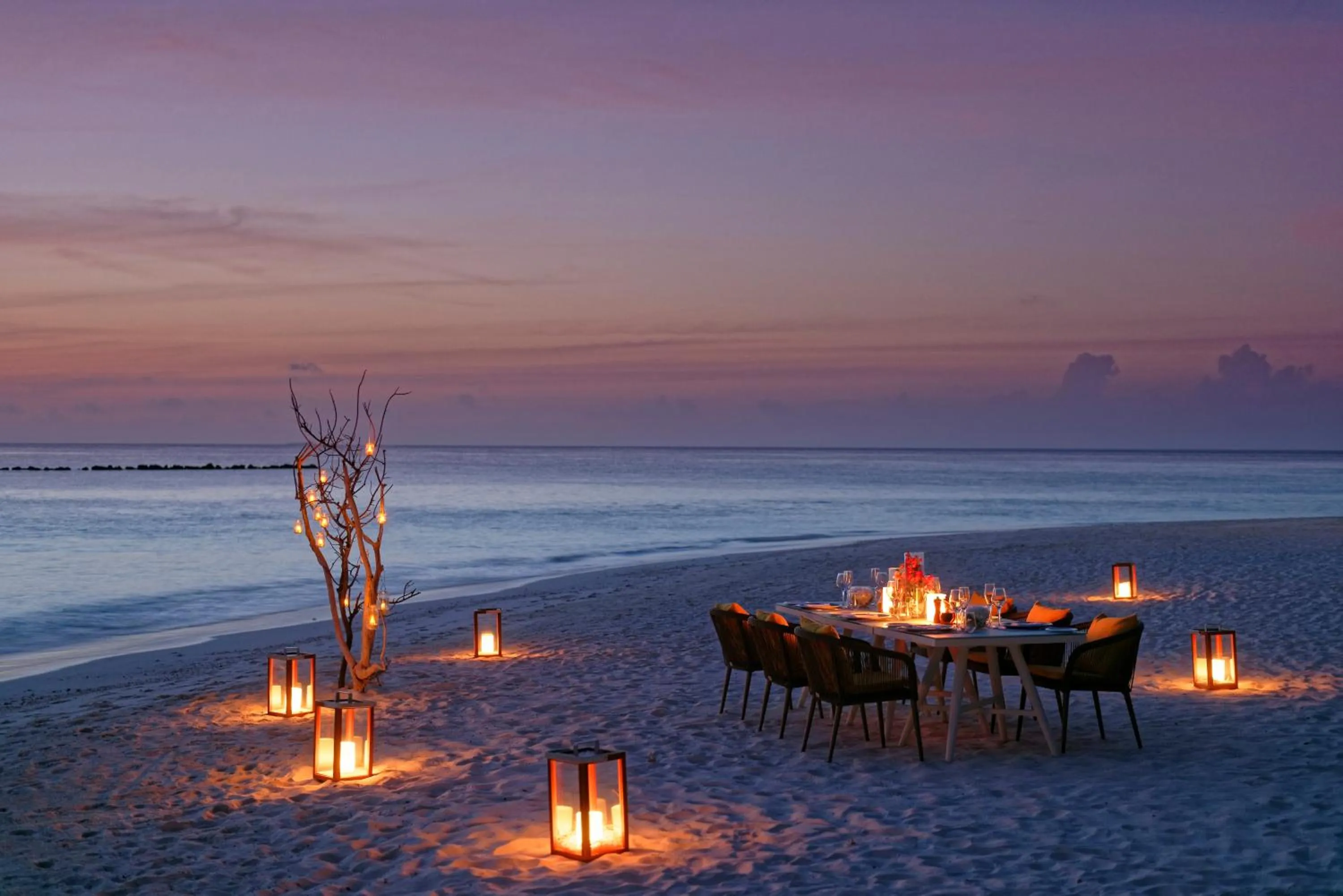 Food and drinks in Emerald Faarufushi Resort & Spa - Deluxe All Inclusive