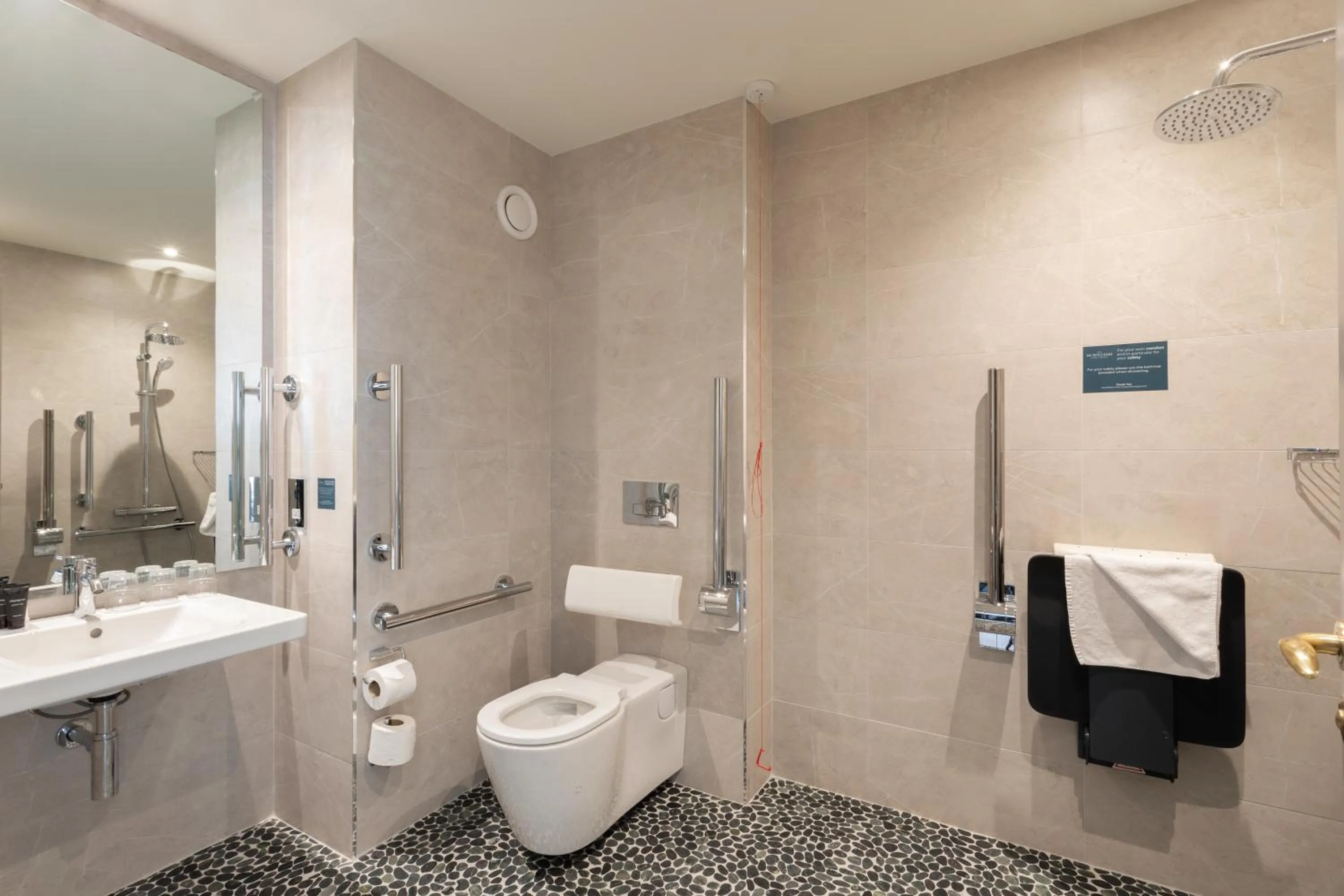 Bathroom in McWilliam Park Hotel