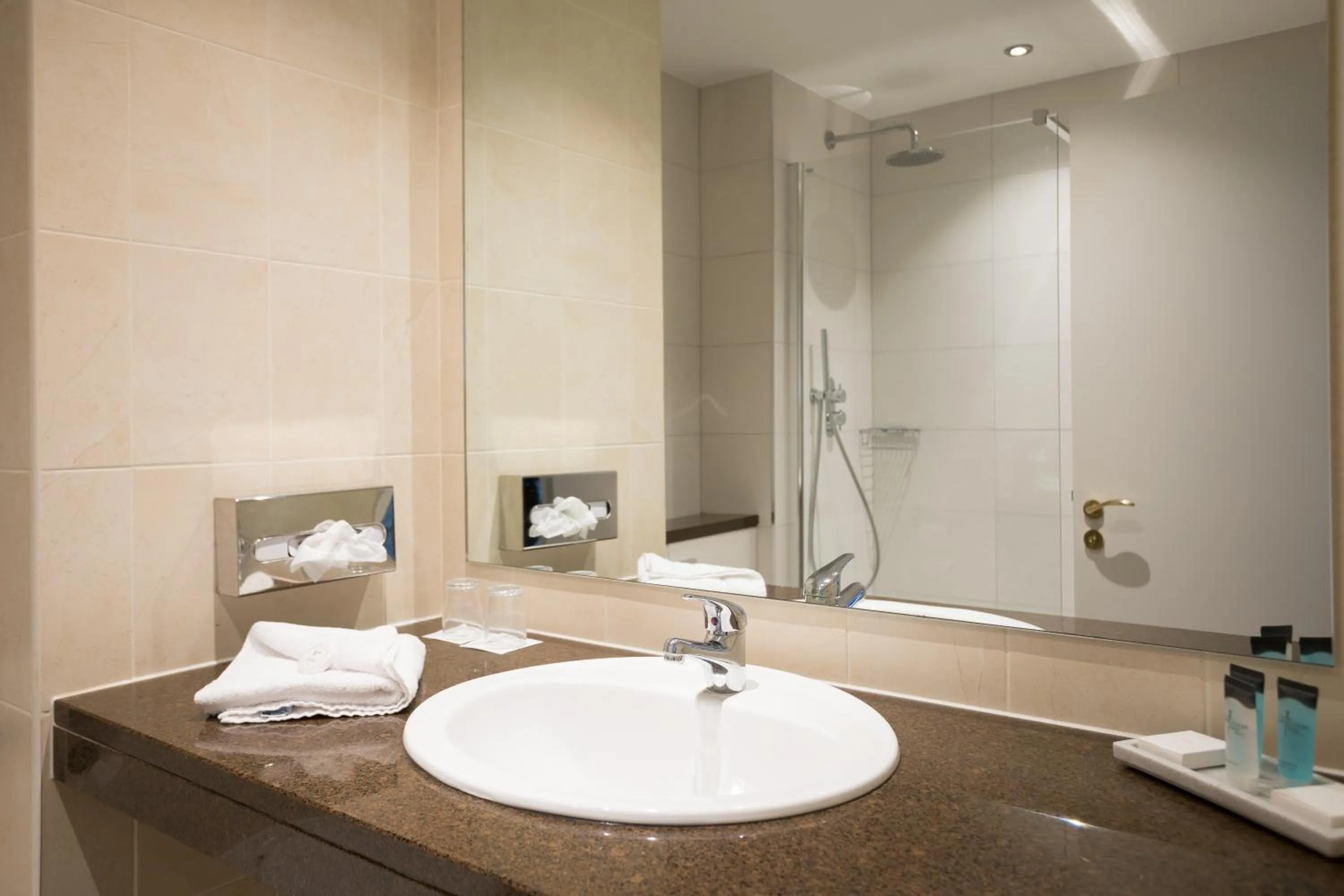 Bathroom in McWilliam Park Hotel