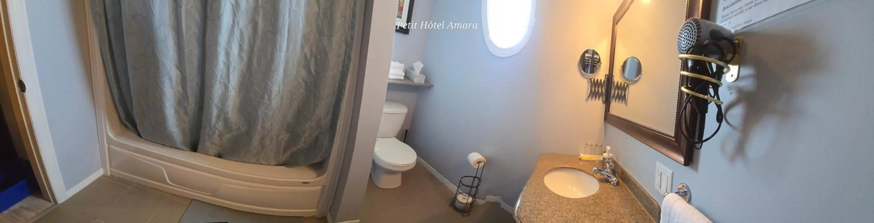 Shower in Petit Hôtel Amara