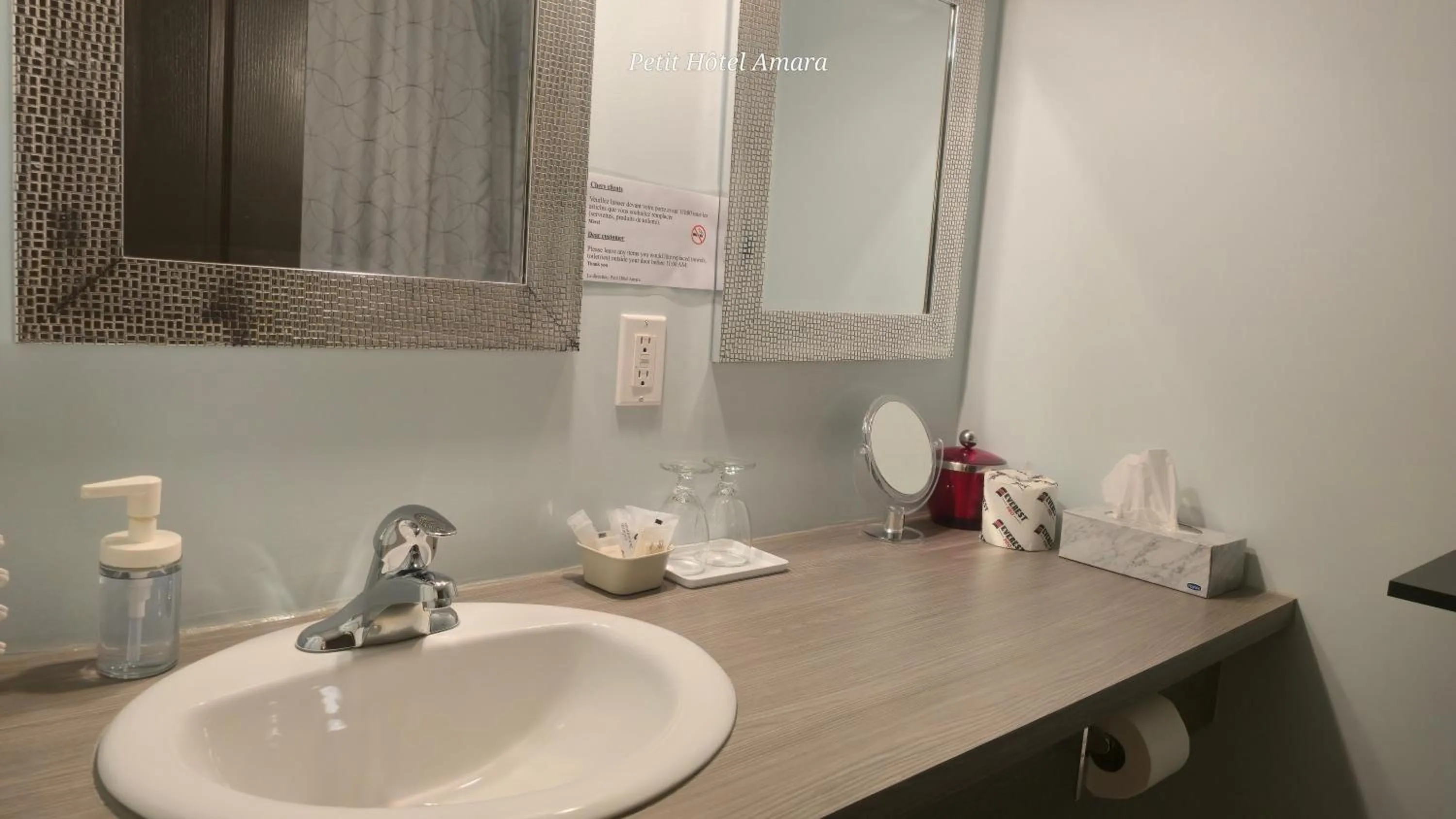 Bathroom in Petit Hôtel Amara