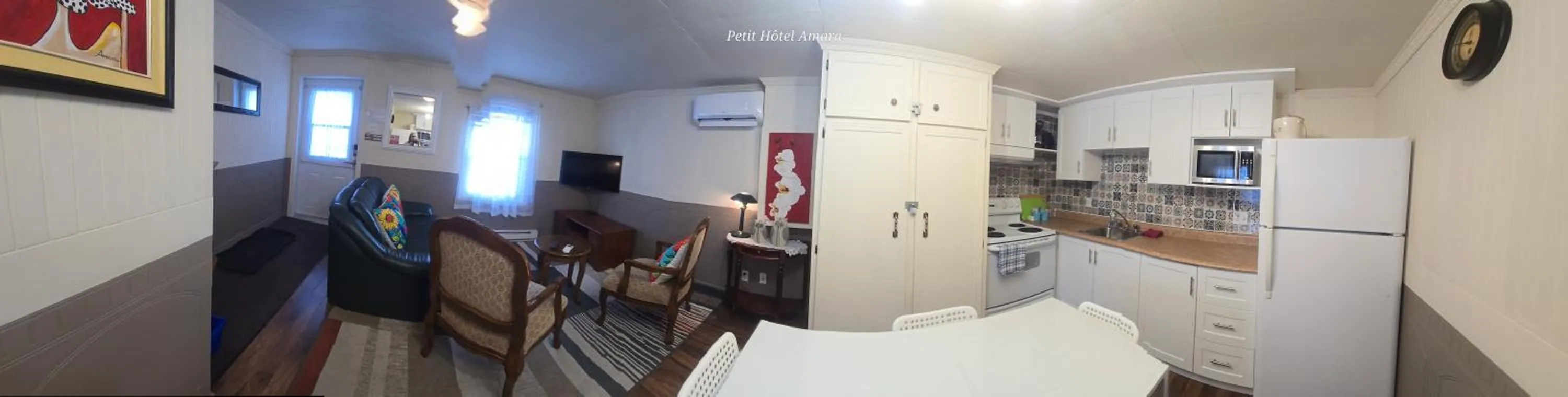 Kitchen or kitchenette in Petit Hôtel Amara