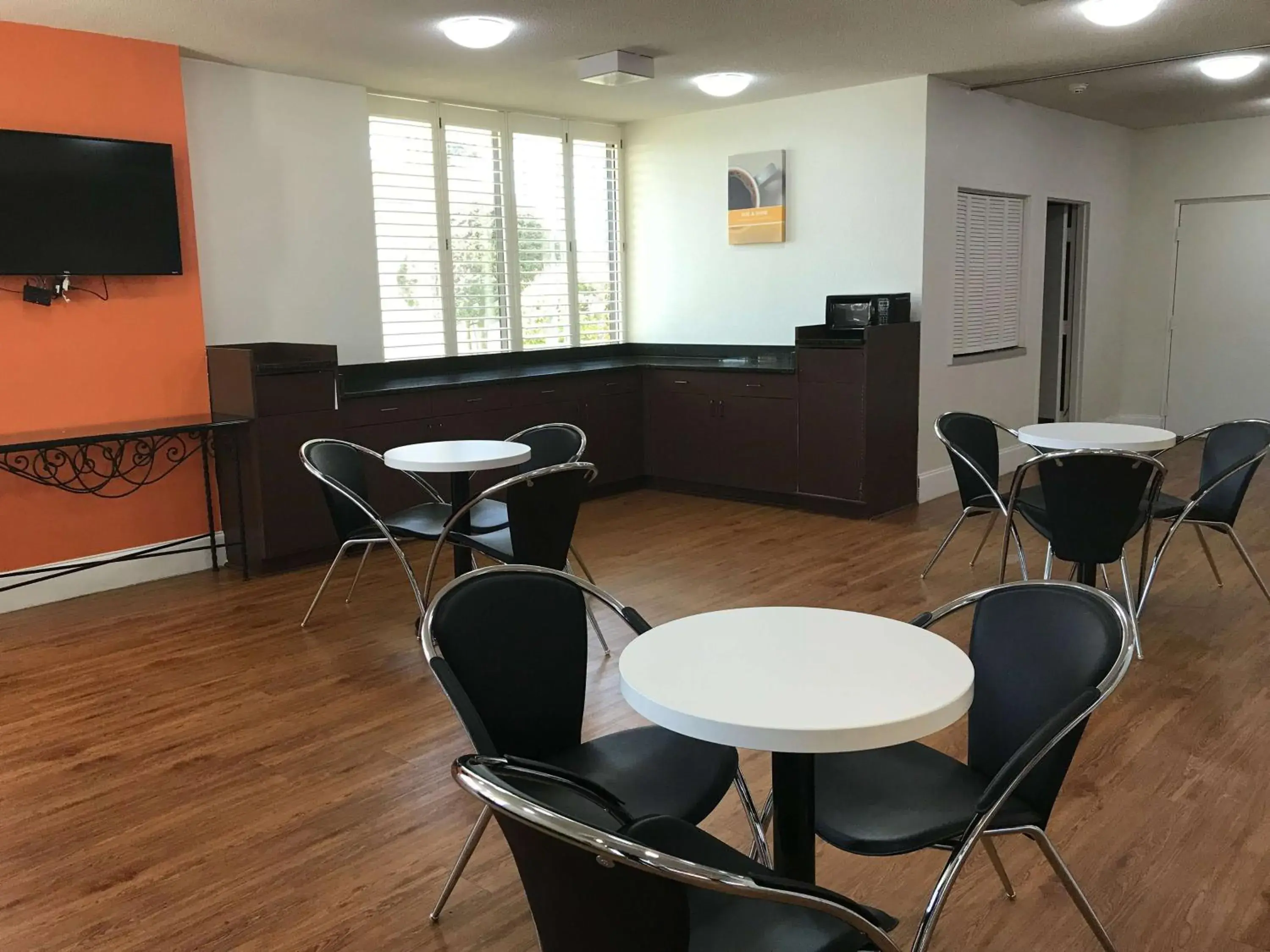 Lobby or reception, Dining Area in Motel 6-Newnan, GA