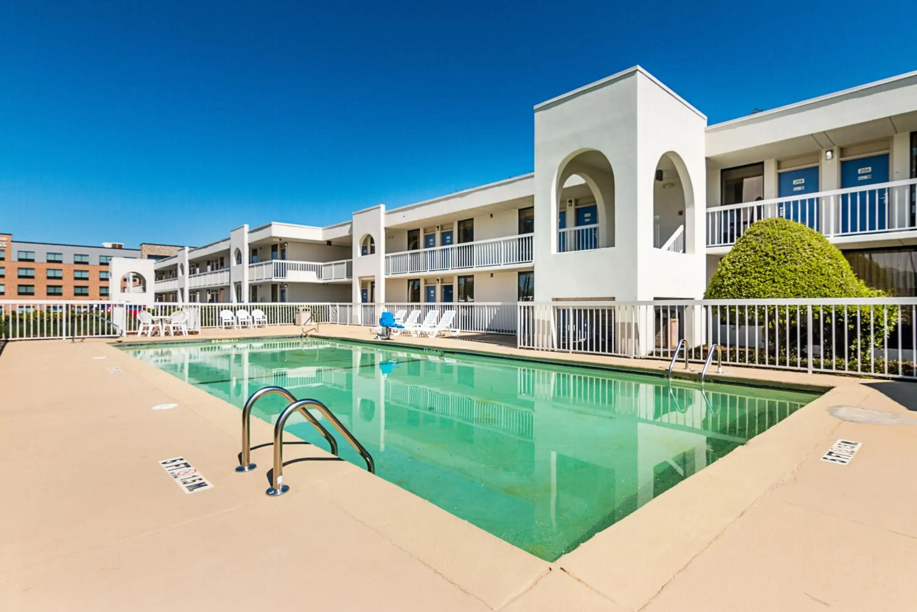 Swimming pool, Property Building in Motel 6-Newnan, GA