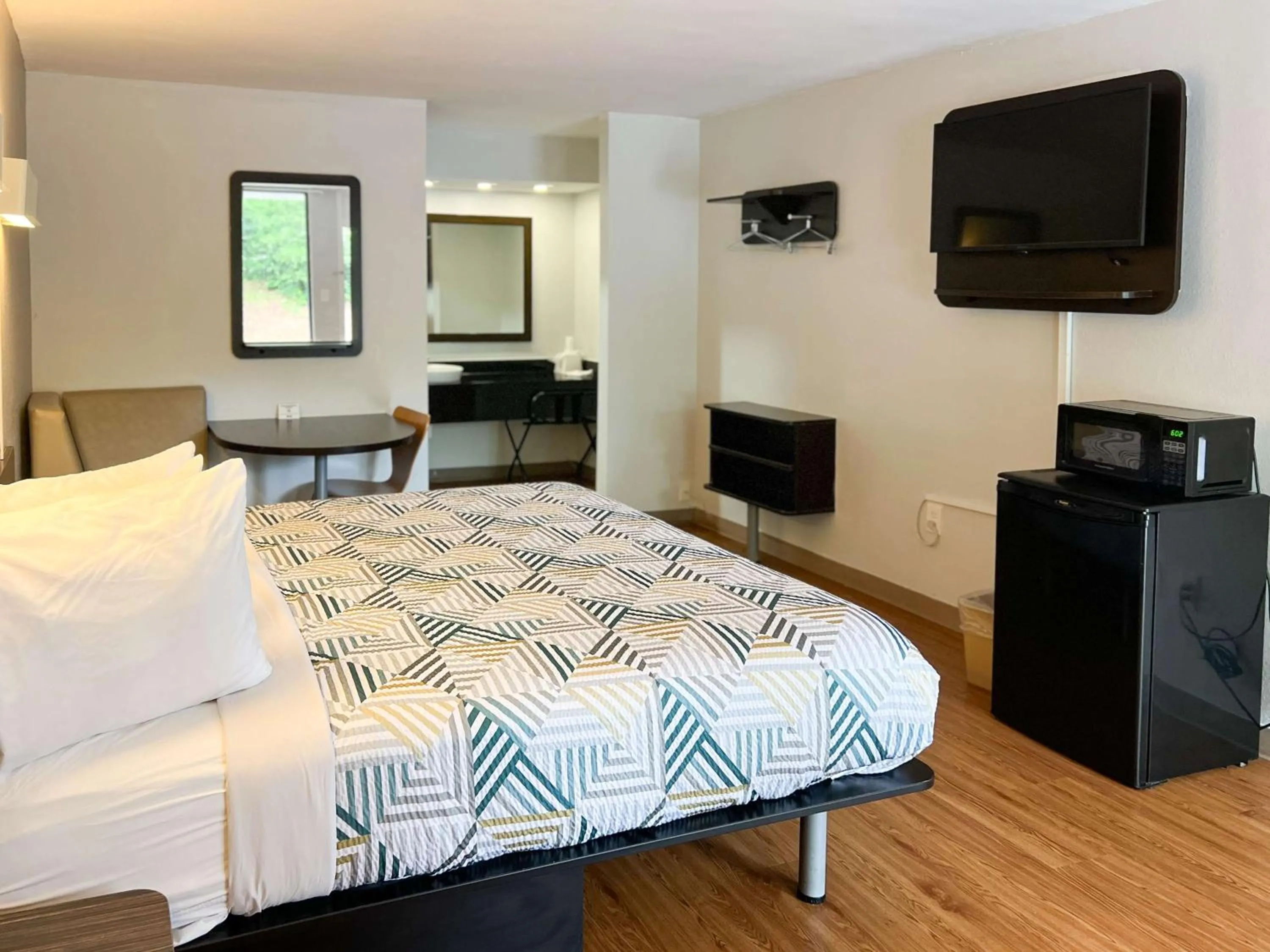 Bedroom, Bed in Motel 6-Newnan, GA