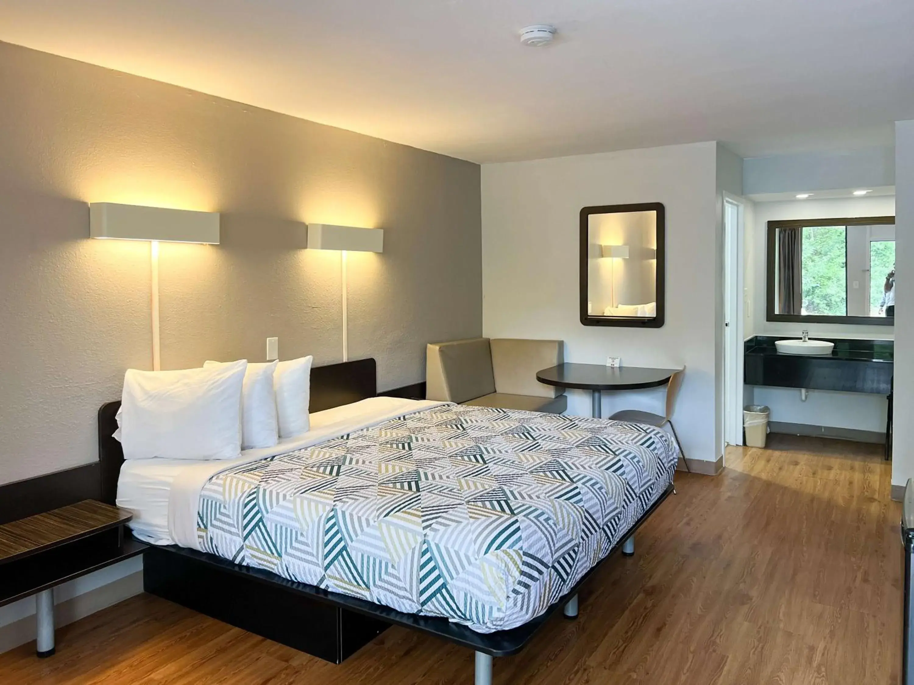 Bedroom, Bed in Motel 6-Newnan, GA Bedroom, Bed in Motel 6-Newnan, GA