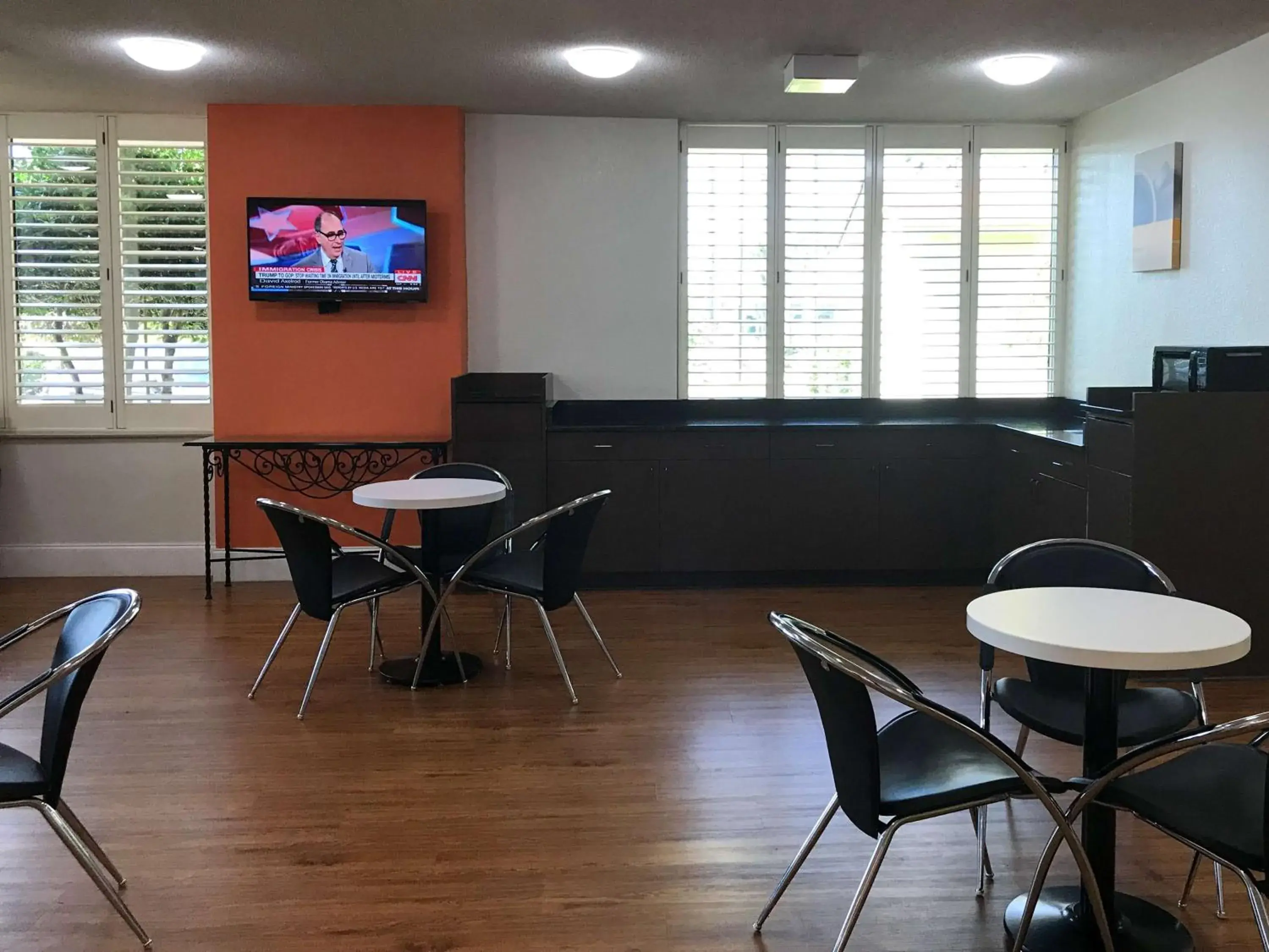 Lobby or reception, Dining Area in Motel 6-Newnan, GA