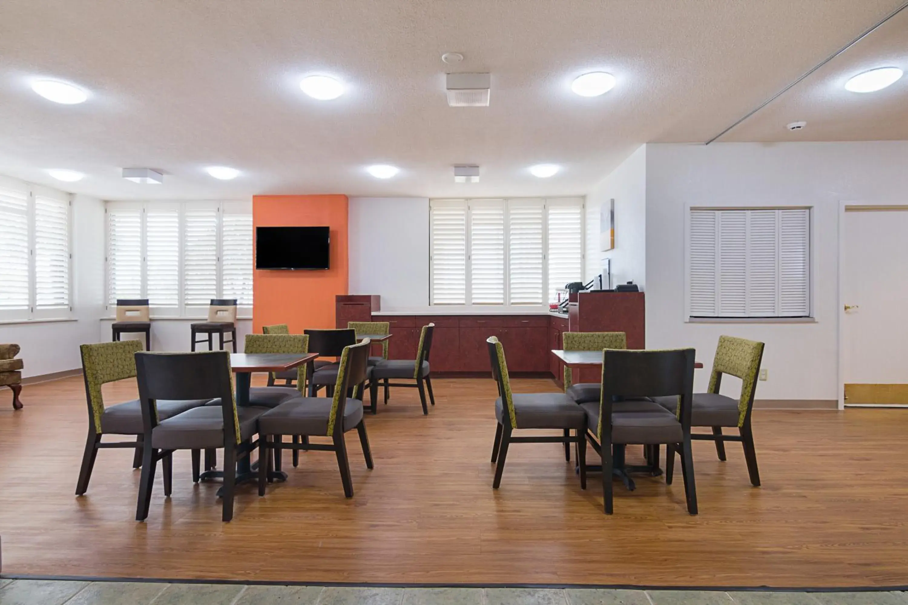 Lobby or reception, Restaurant/Places to Eat in Motel 6-Newnan, GA