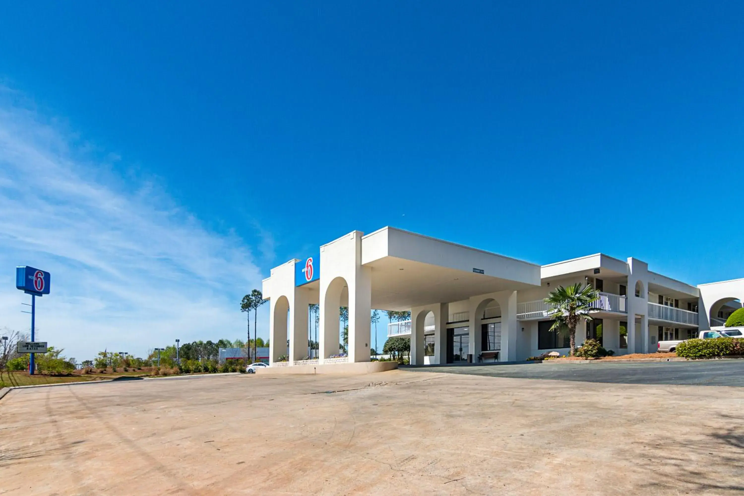 Facade/entrance, Property Building in Motel 6-Newnan, GA