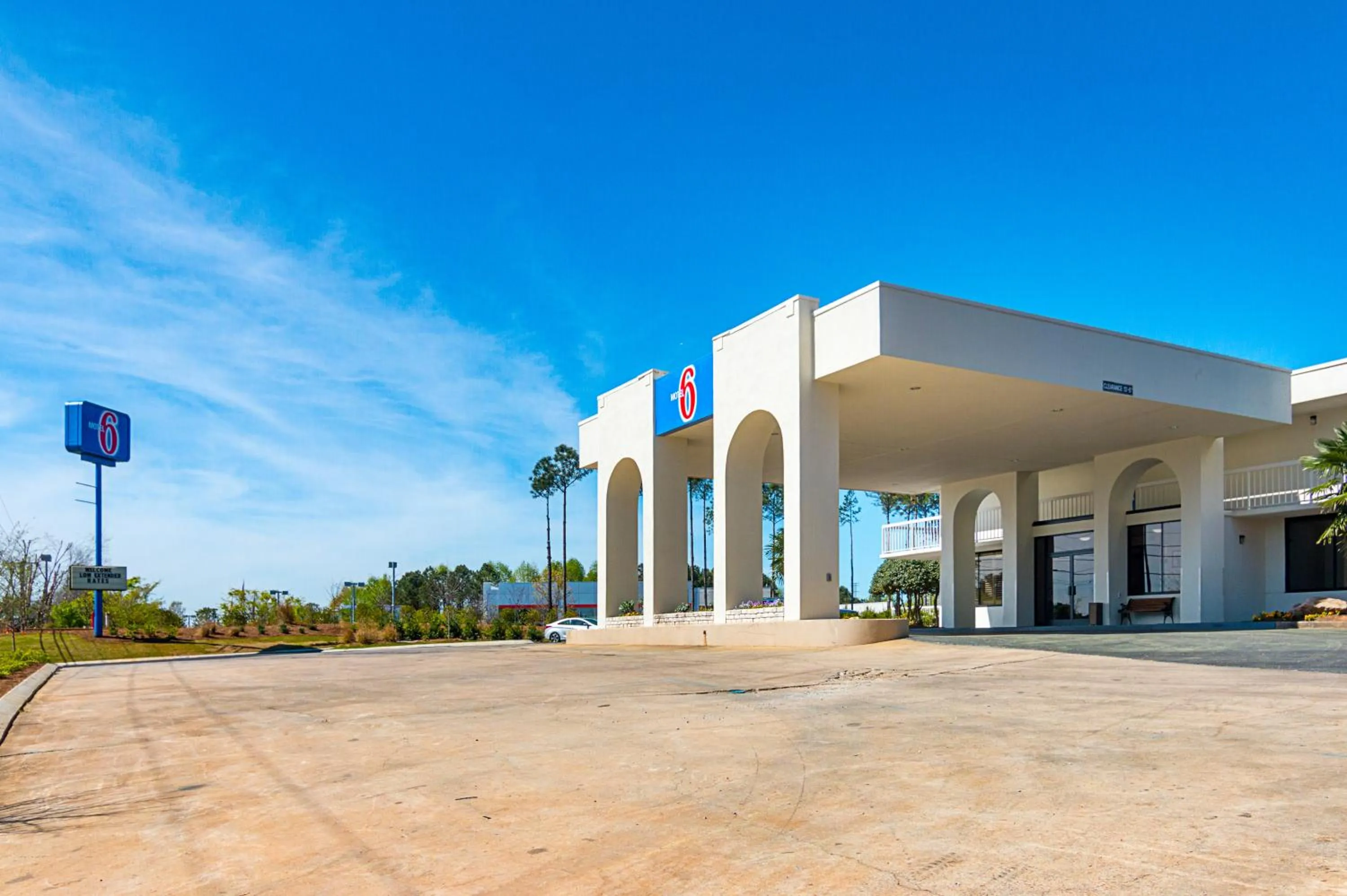Facade/entrance in Motel 6-Newnan, GA