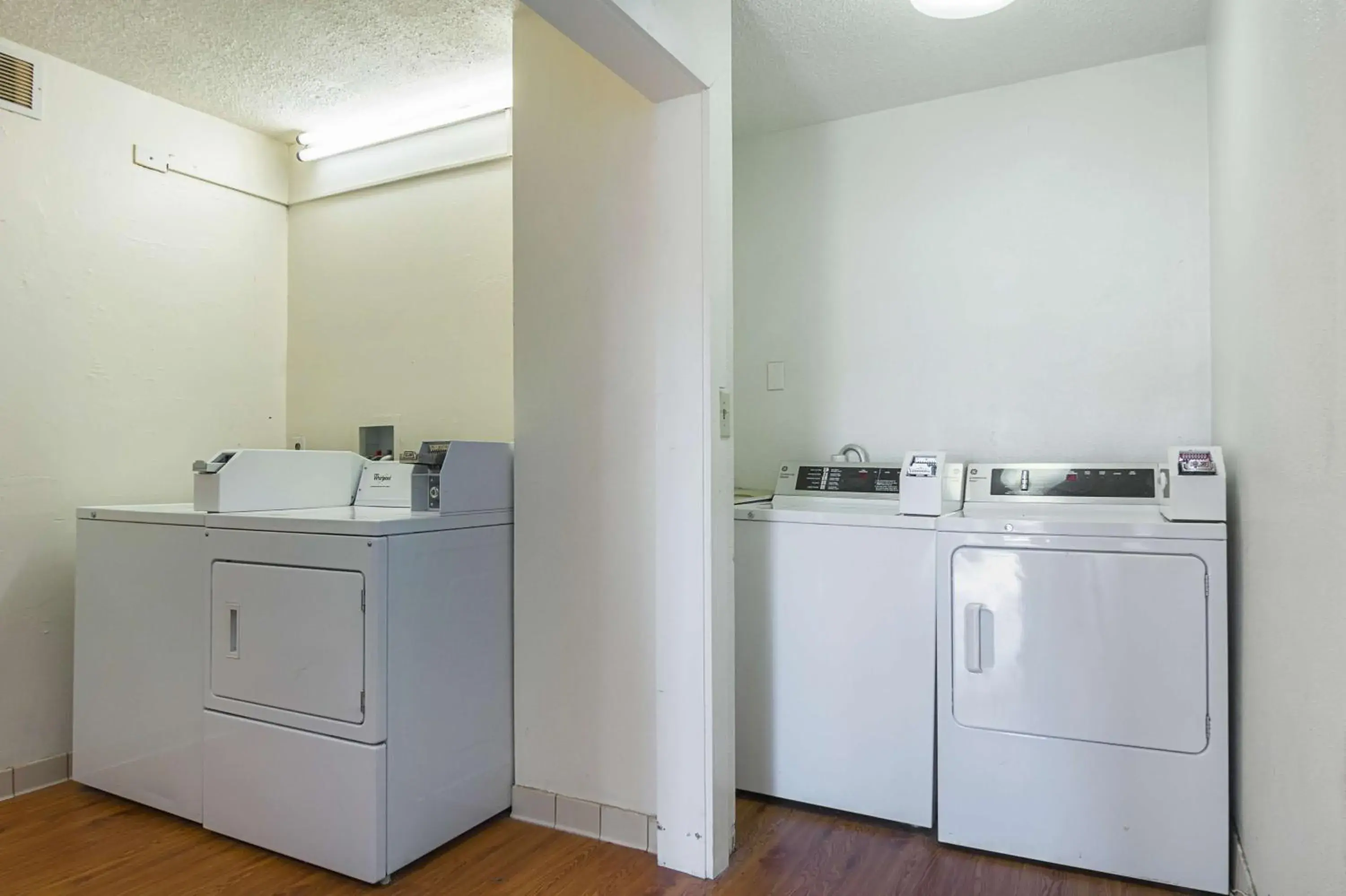 laundry, Kitchen/Kitchenette in Motel 6-Newnan, GA