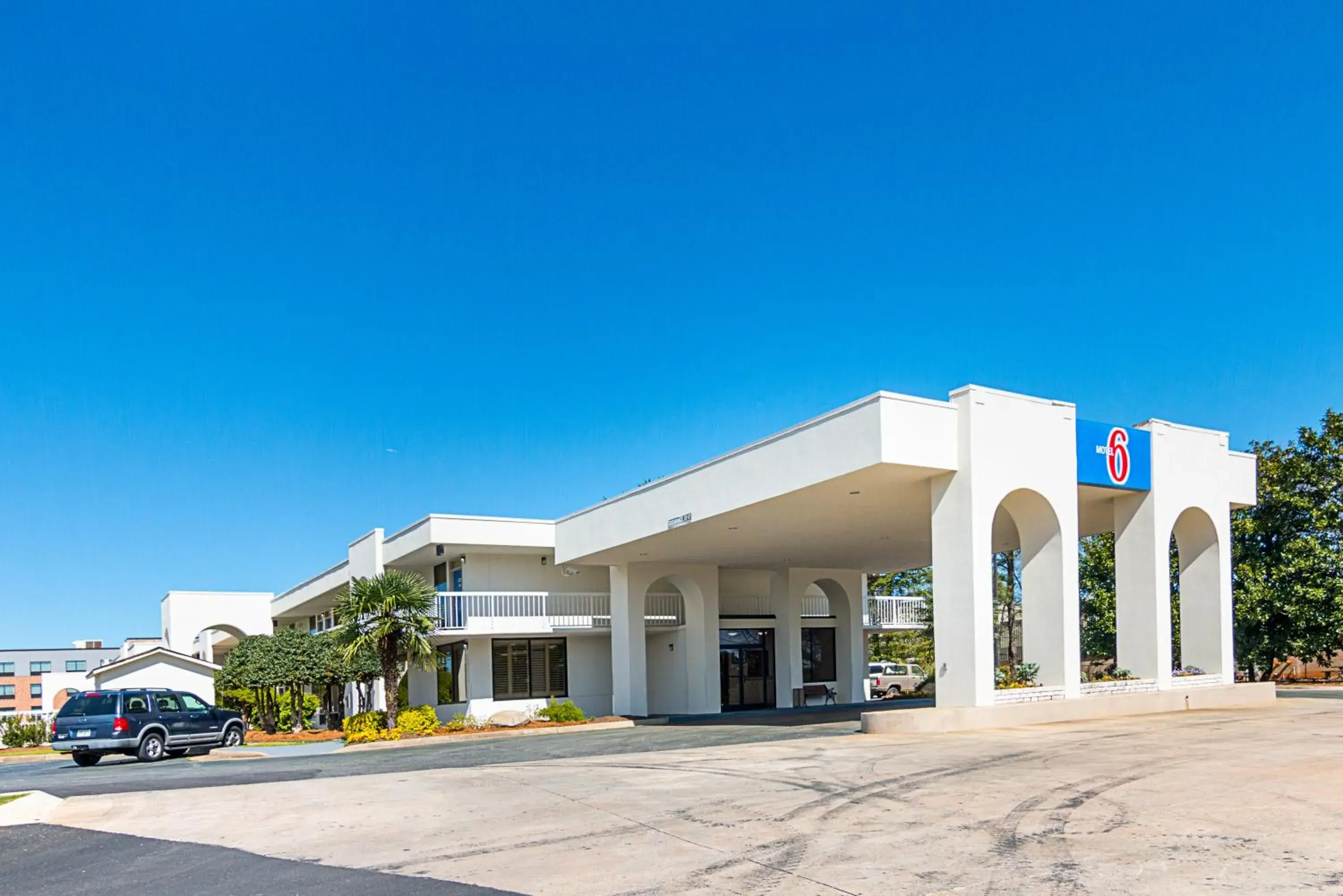 Facade/Entrance in Motel 6-Newnan, GA