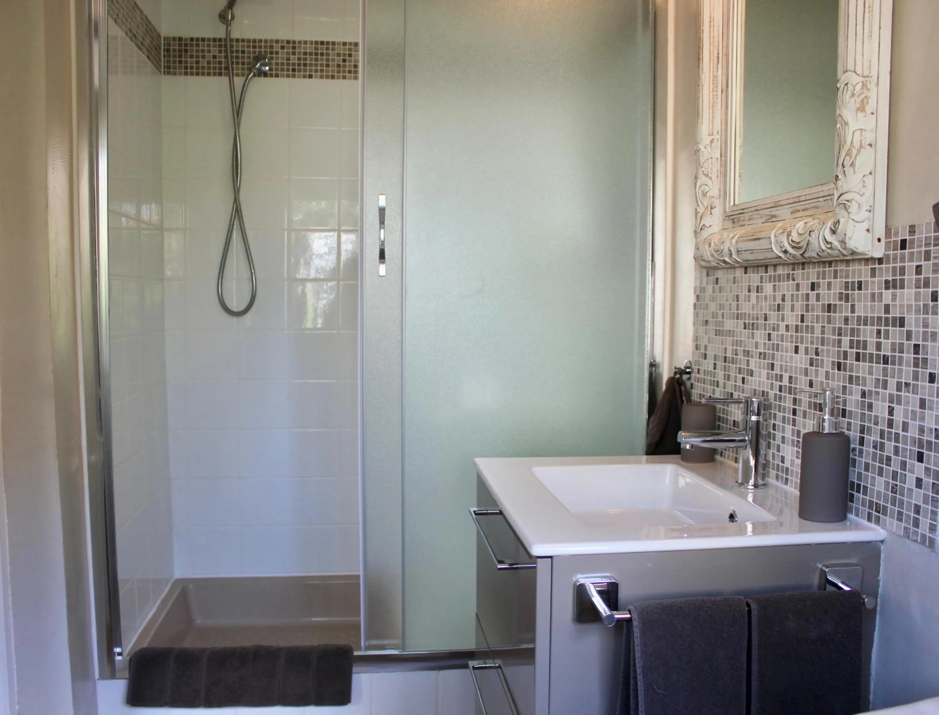 Shower in Le Chemin du Village