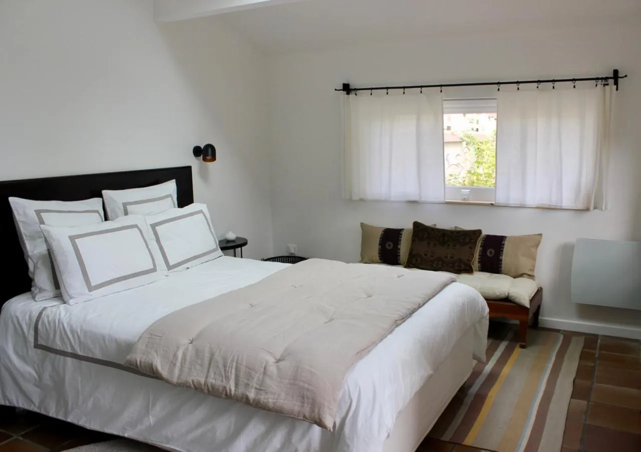 Shower, Bed in Le Chemin du Village