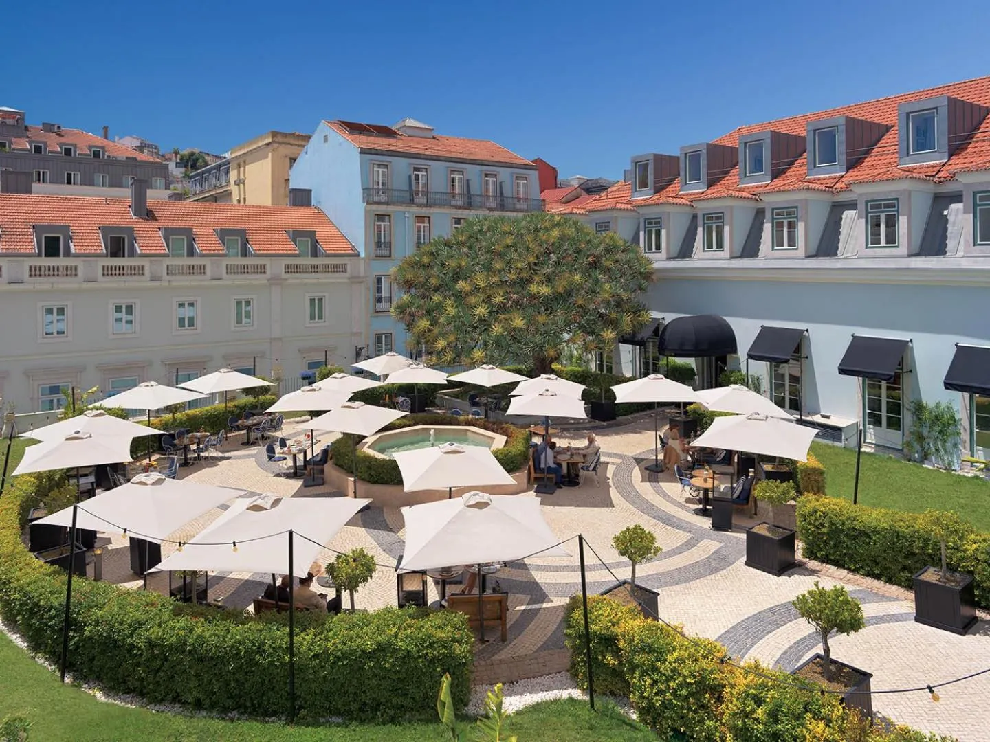 Garden view in The One Palácio da Anunciada