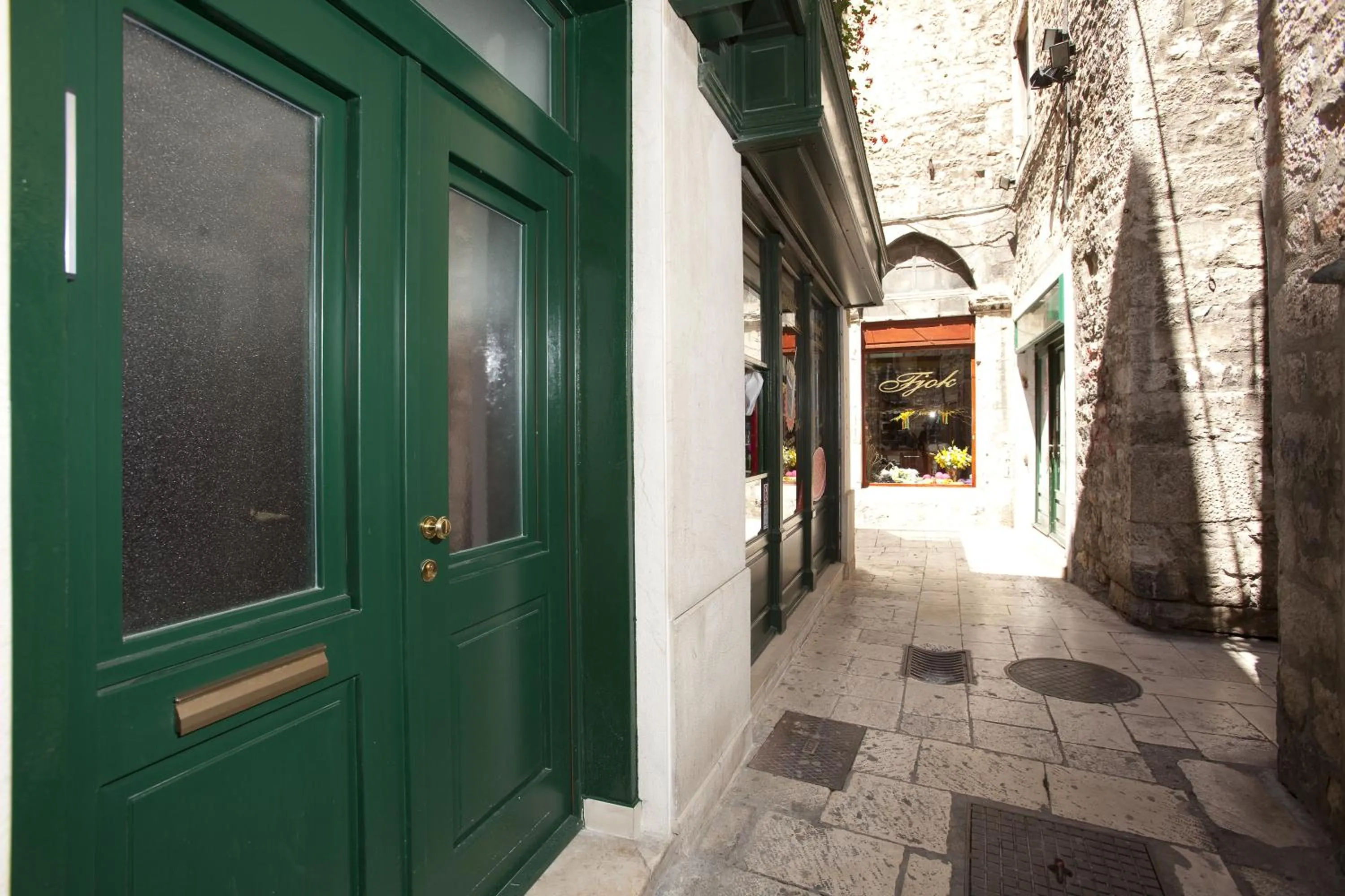 Facade/entrance in Prior Suites Split