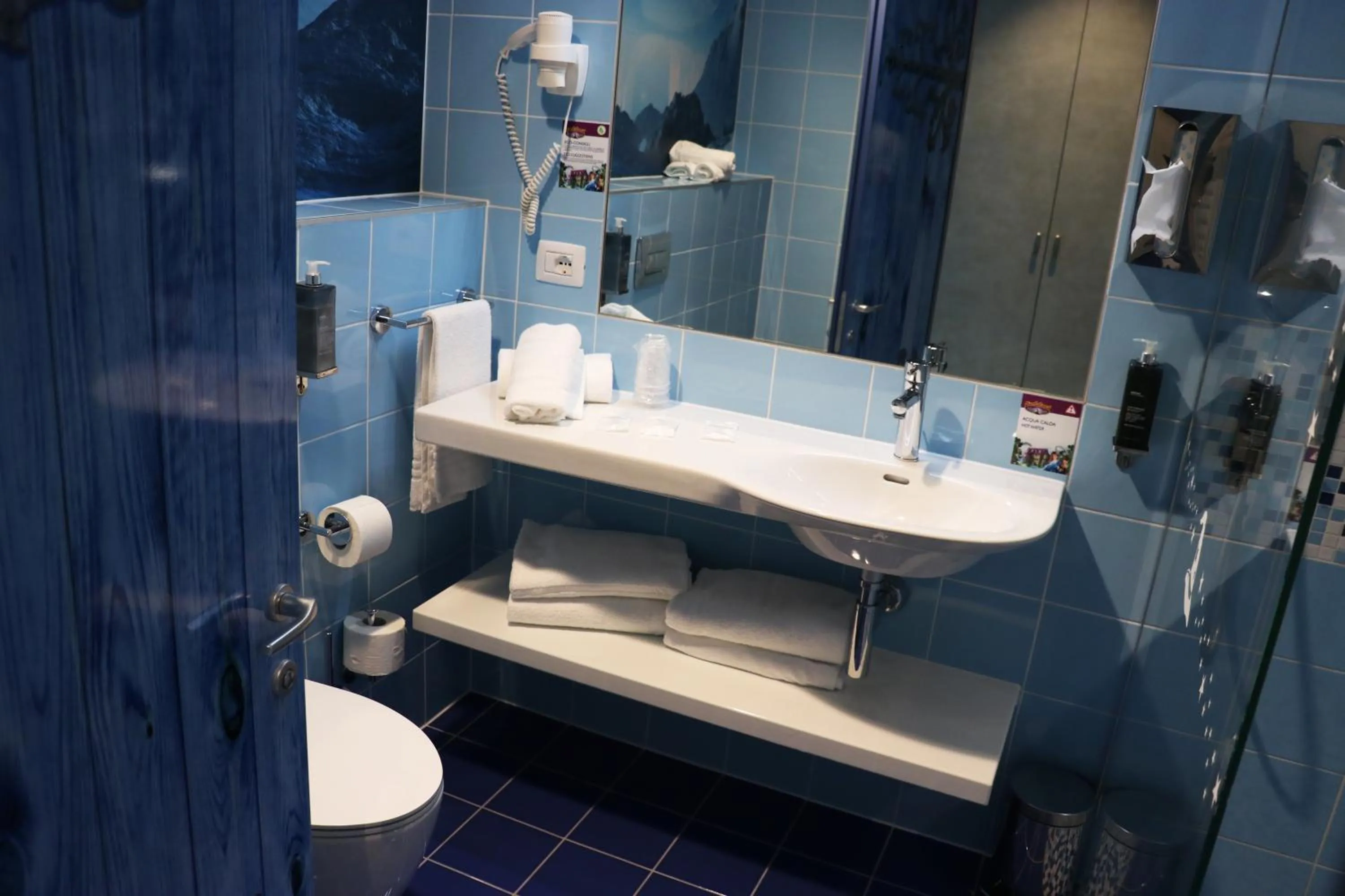 Bathroom in Gardaland Magic Hotel