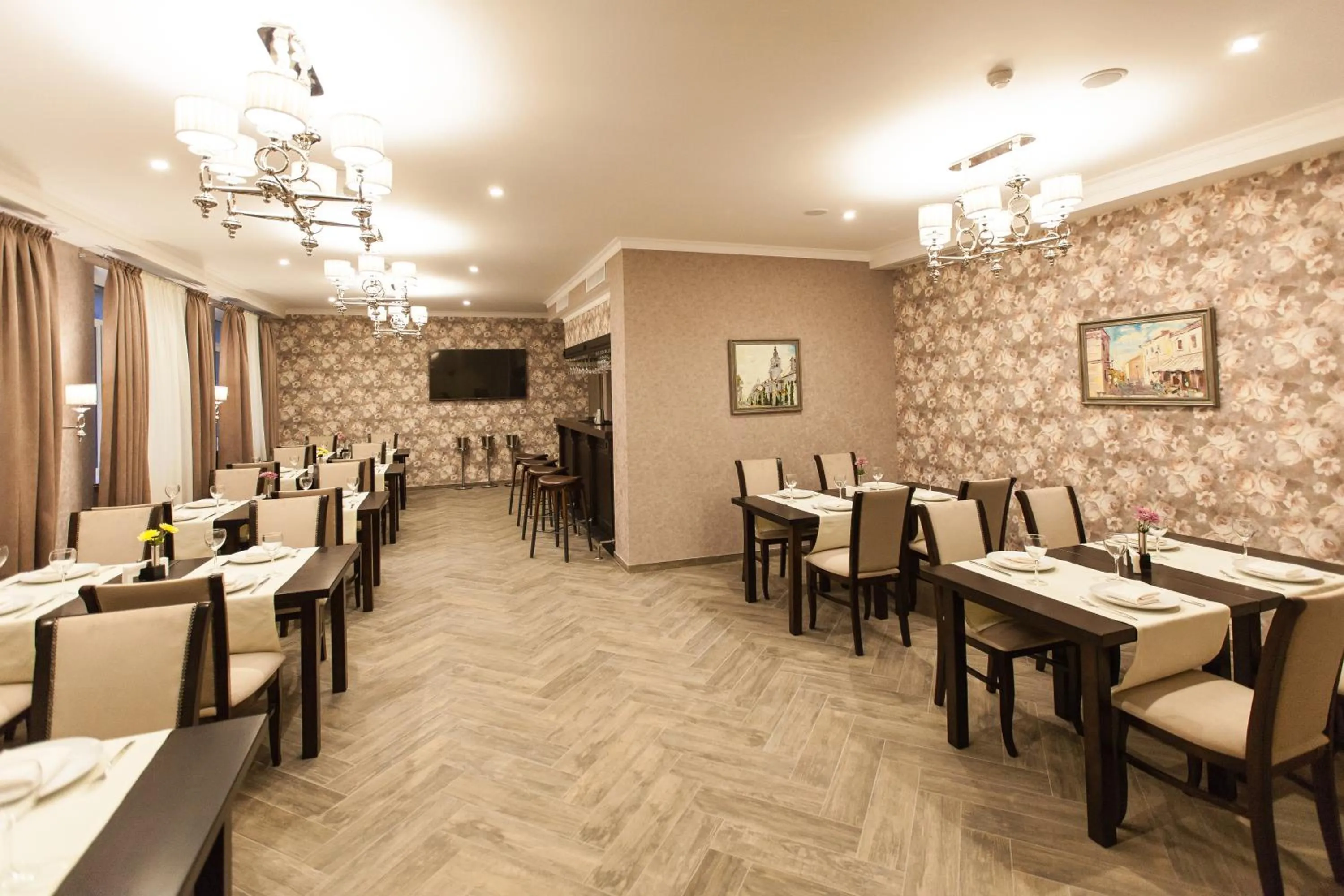 Restaurant/places to eat in West Park Hotel
