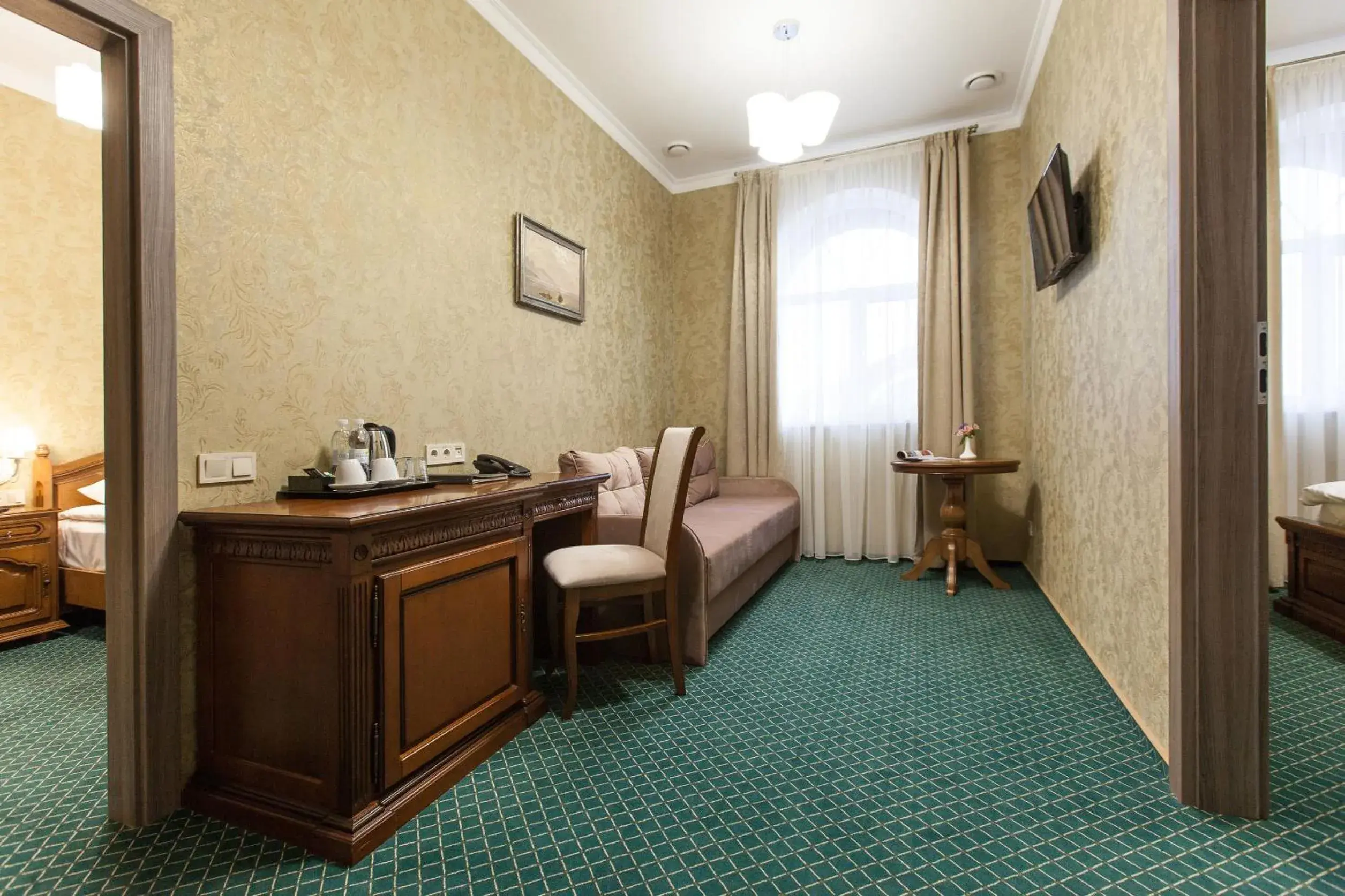 Deluxe Family Room in West Park Hotel Deluxe Family Room in West Park Hotel