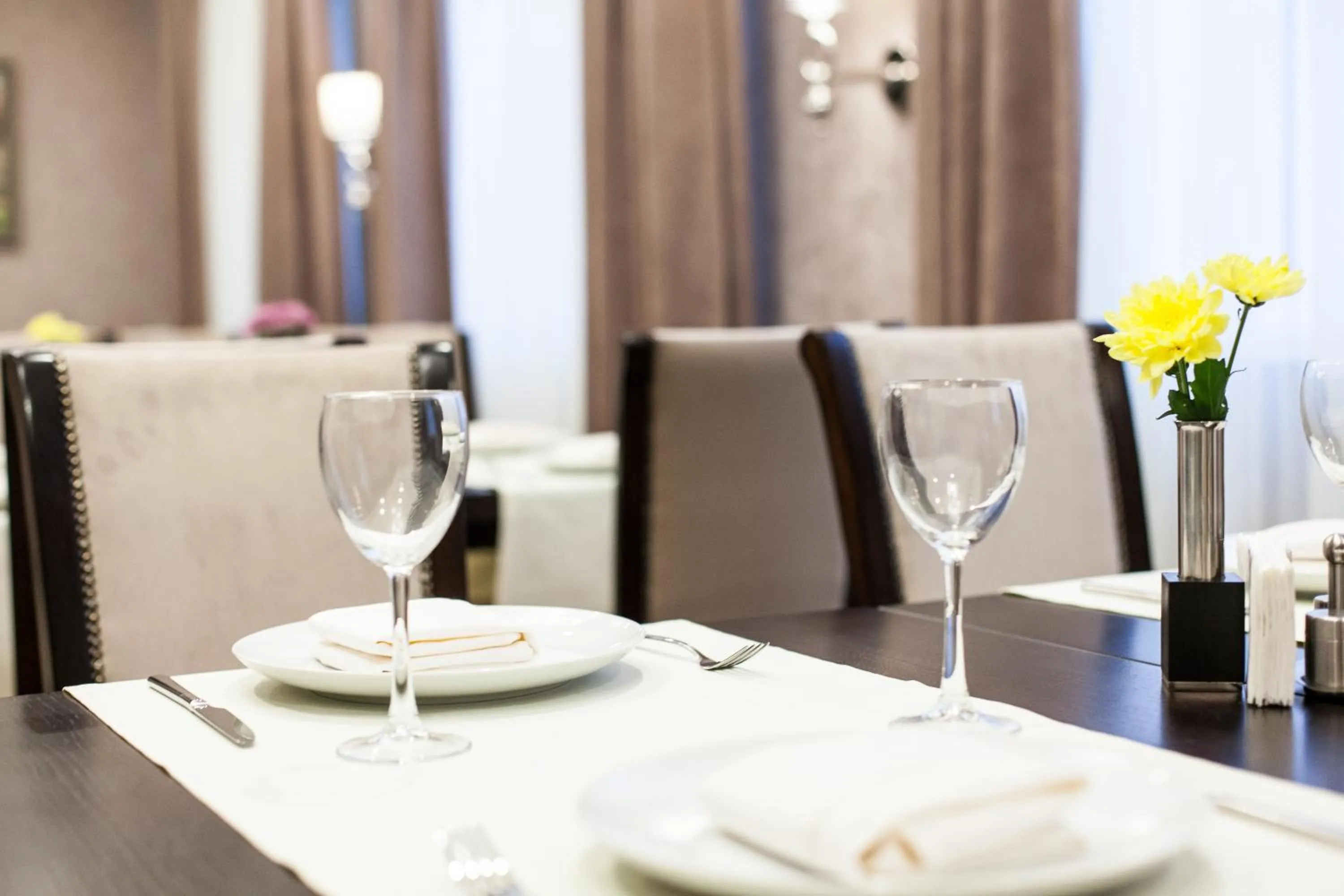 Restaurant/places to eat in West Park Hotel