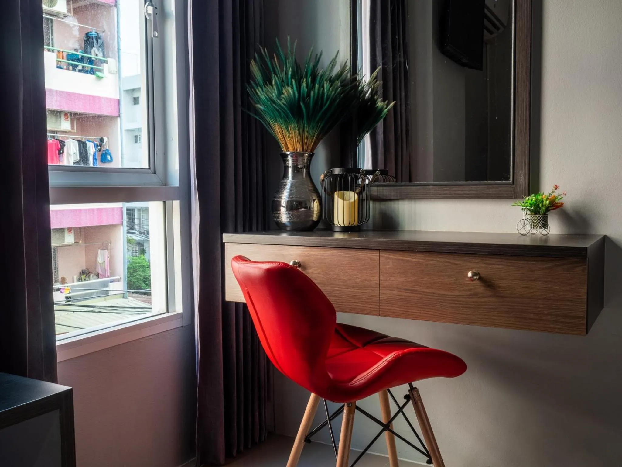 Photo of the whole room in Step One at Bangkok