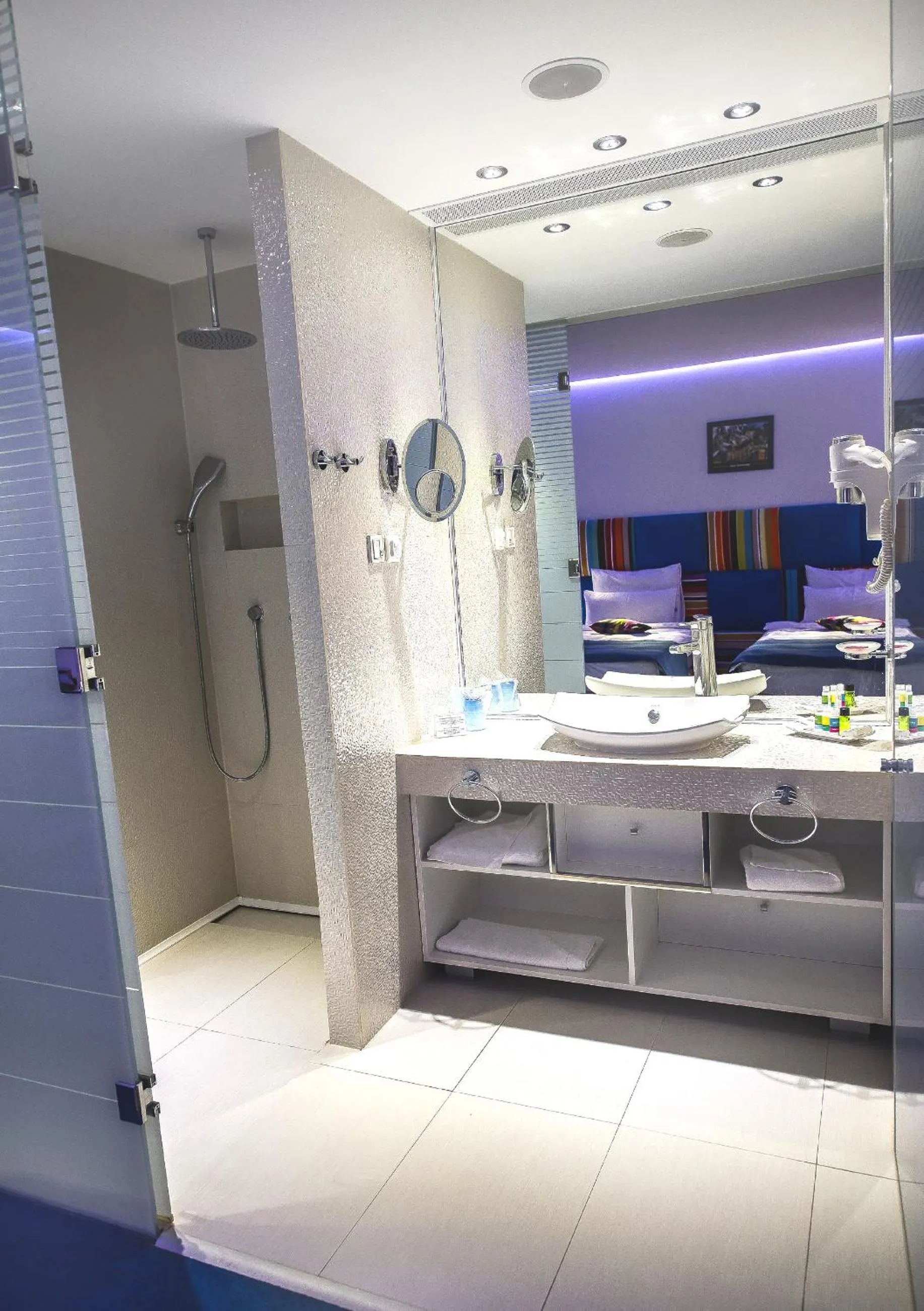 Shower in Marshal Garden Hotel