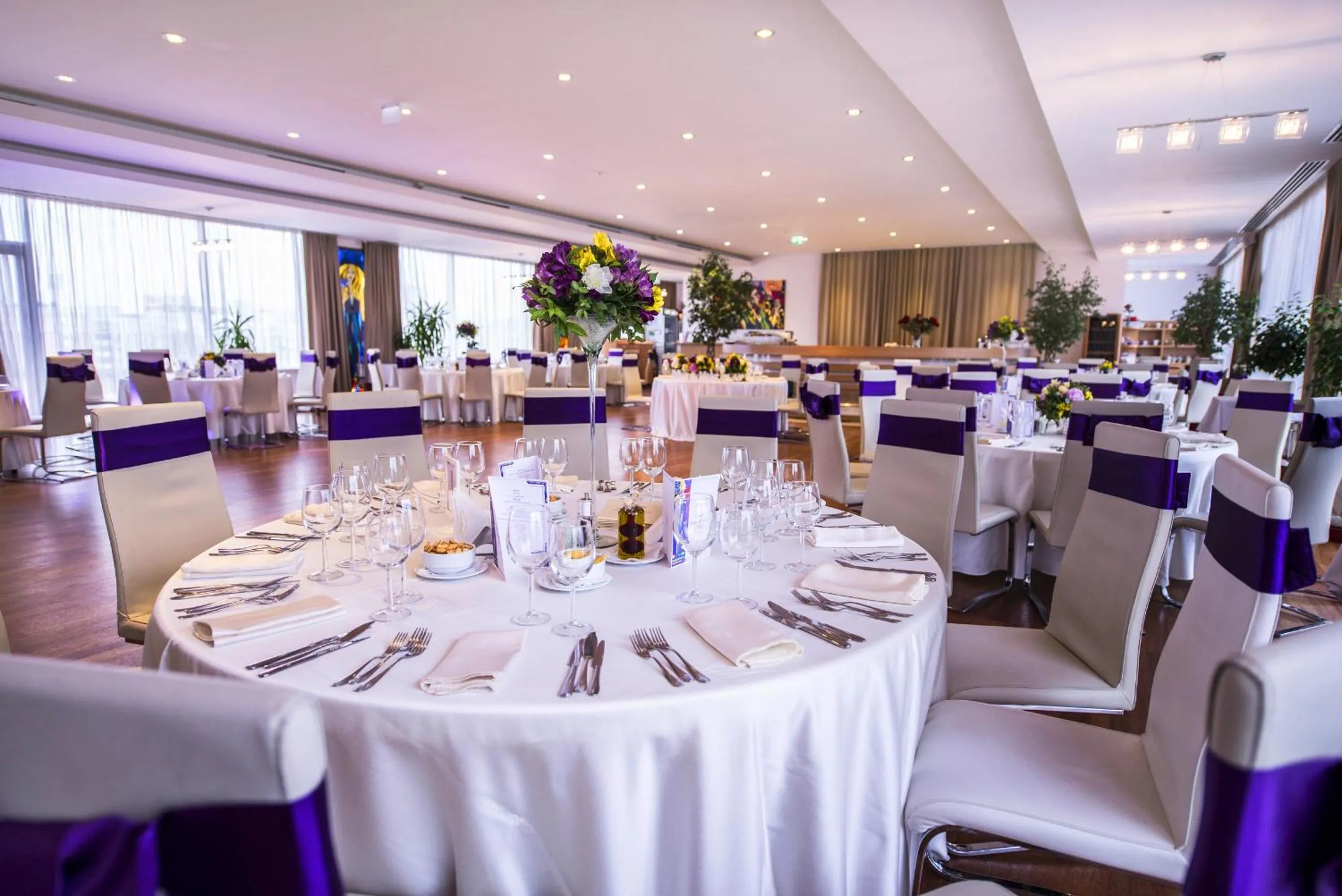 Restaurant/places to eat in Marshal Garden Hotel