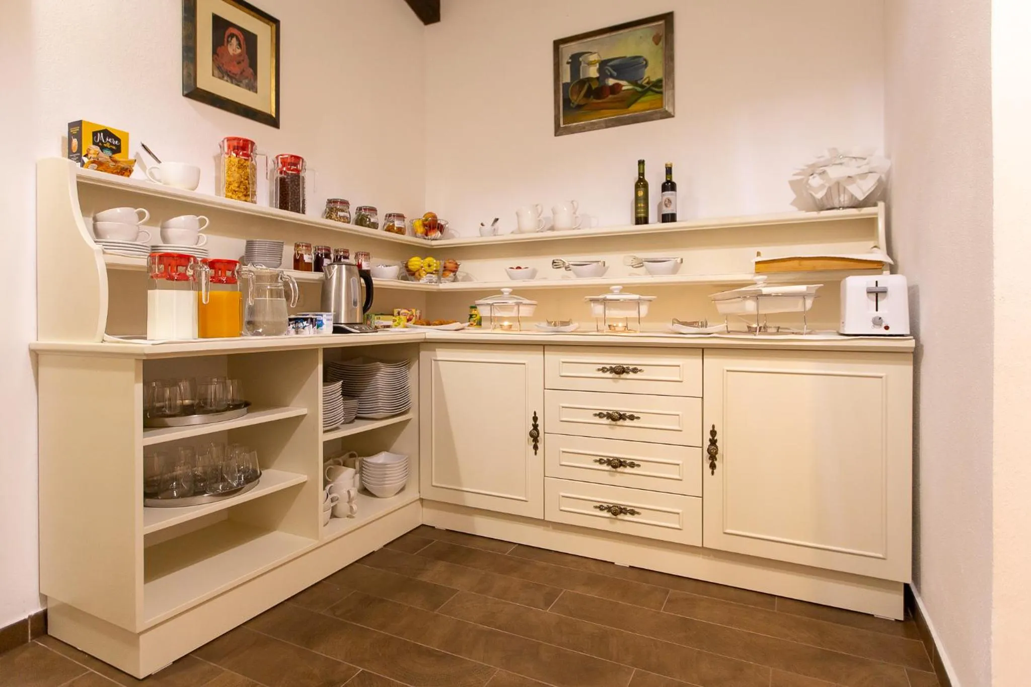 Coffee/tea facilities in Ave, Alba!