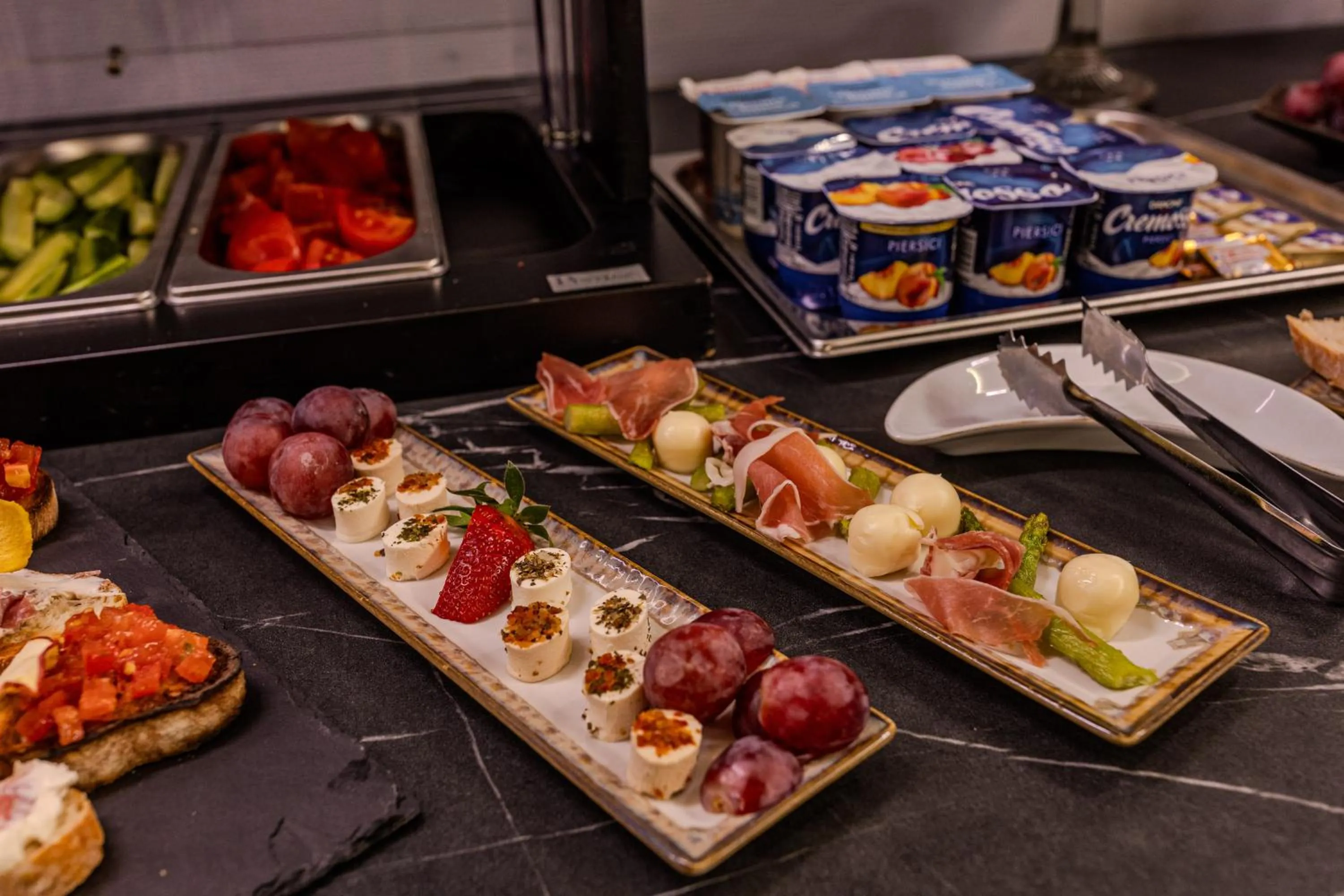 Buffet breakfast in La Maison de Caroline