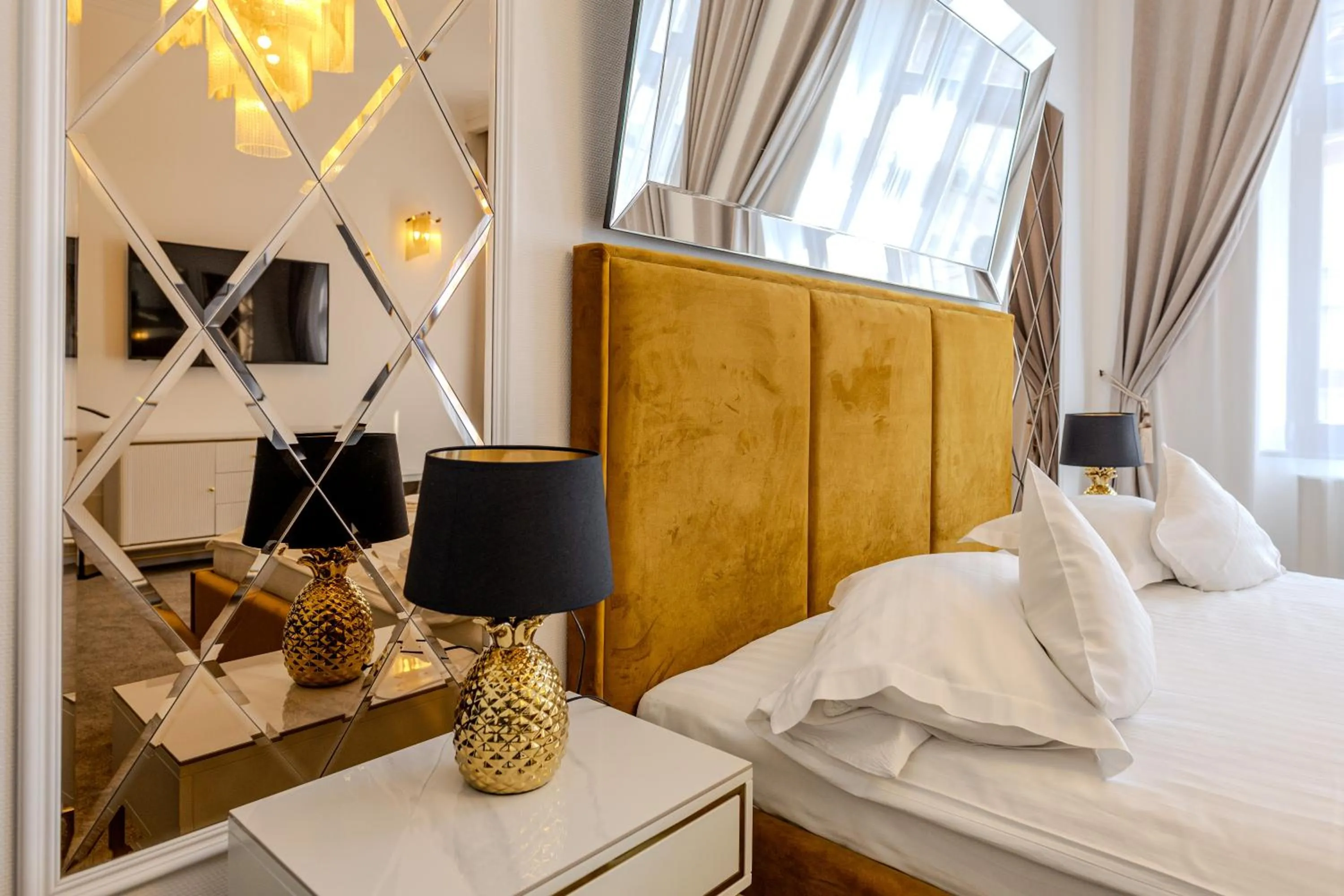 Photo of the whole room, Bed in La Maison de Caroline